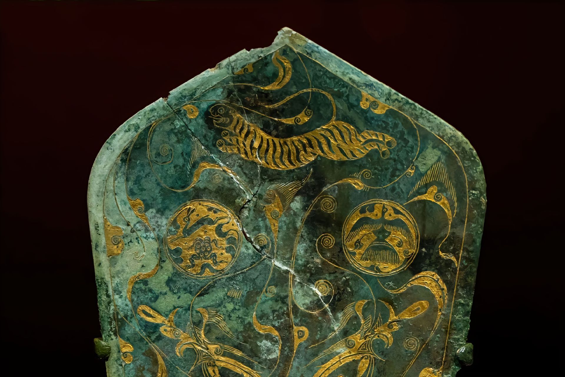 西汉·日月四神纹错金青铜当卢,江西南昌西汉海昏侯刘贺墓出土,藏于