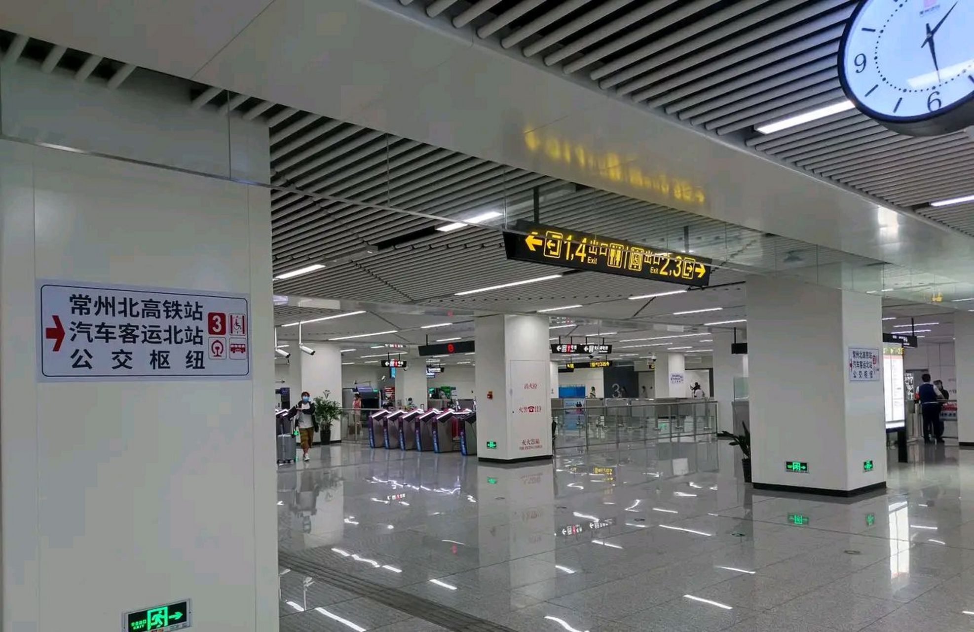 地铁出口都是用abcd标志各个出口,今天第一次在常州坐地铁,准备出去的