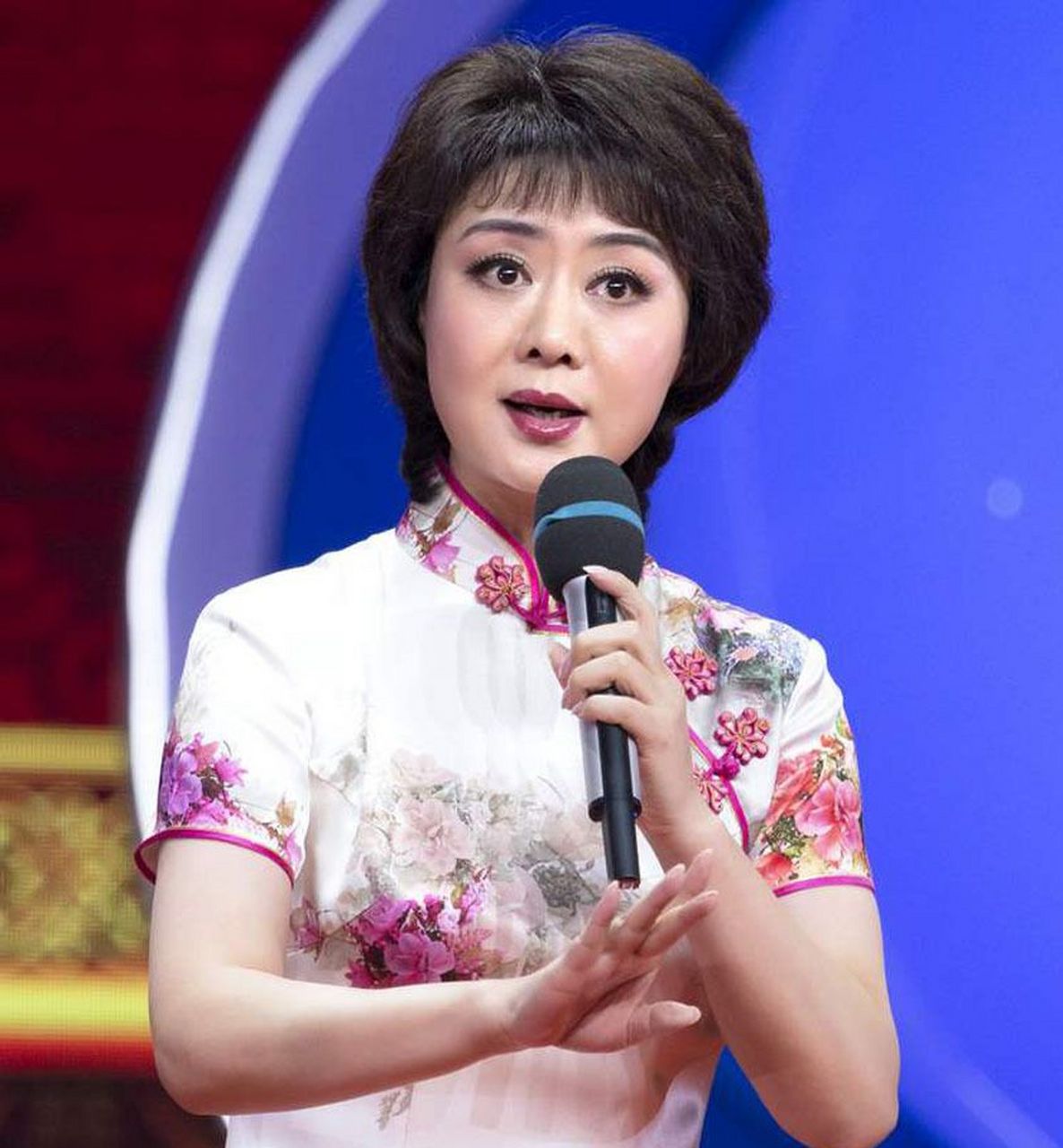 那年,白燕升采访京剧名角李胜素:"坊间传闻,你至今不会做饭,不会洗