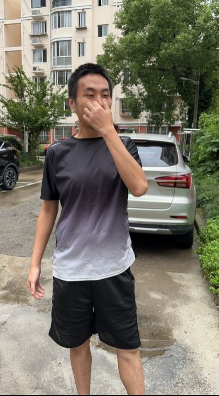 山泥若出狱,瘦得大变样  若子为了看uzi冒泡赛,缝纫机踩的都冒火星子