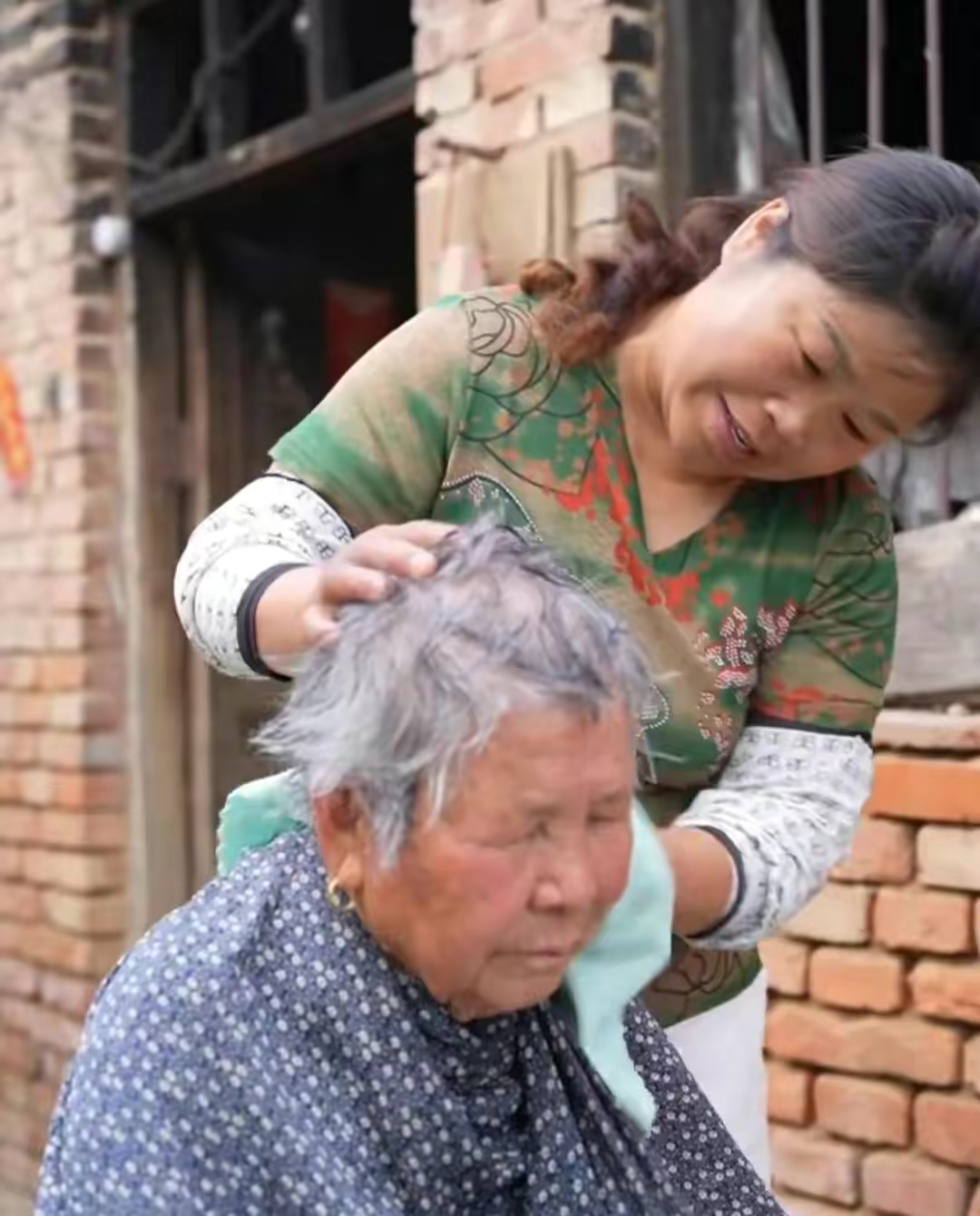 我被"玉霞和解放"这个4分8妙的视频感动了