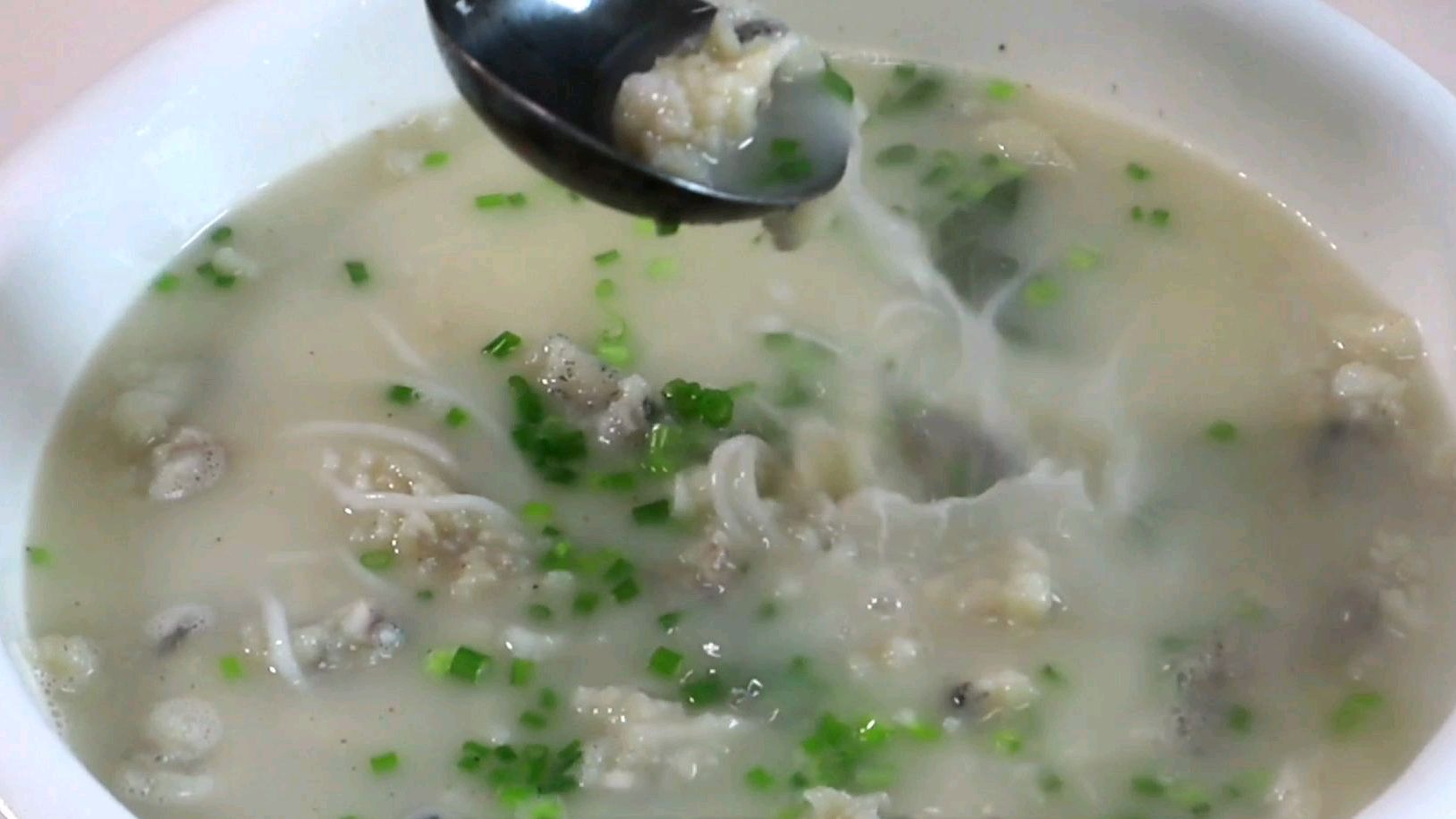 这道特殊形状的鱼丸,大多数人没吃过,Q弹滑爽汤鲜味美