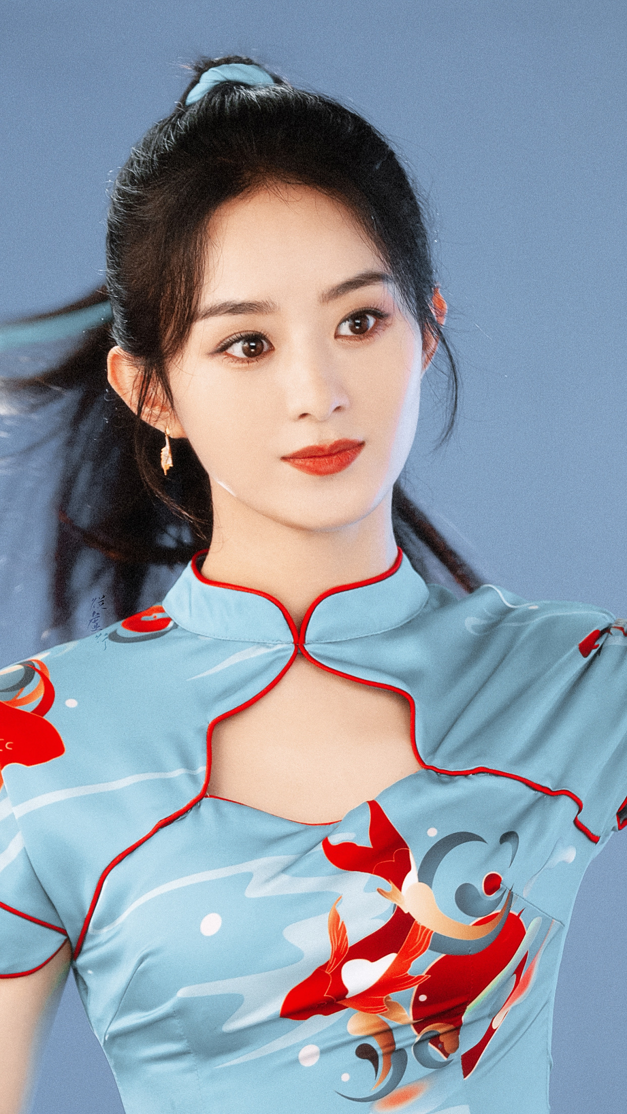 赵丽颖国风旗袍写真,眼神清澈,优雅灵动,英气十足
