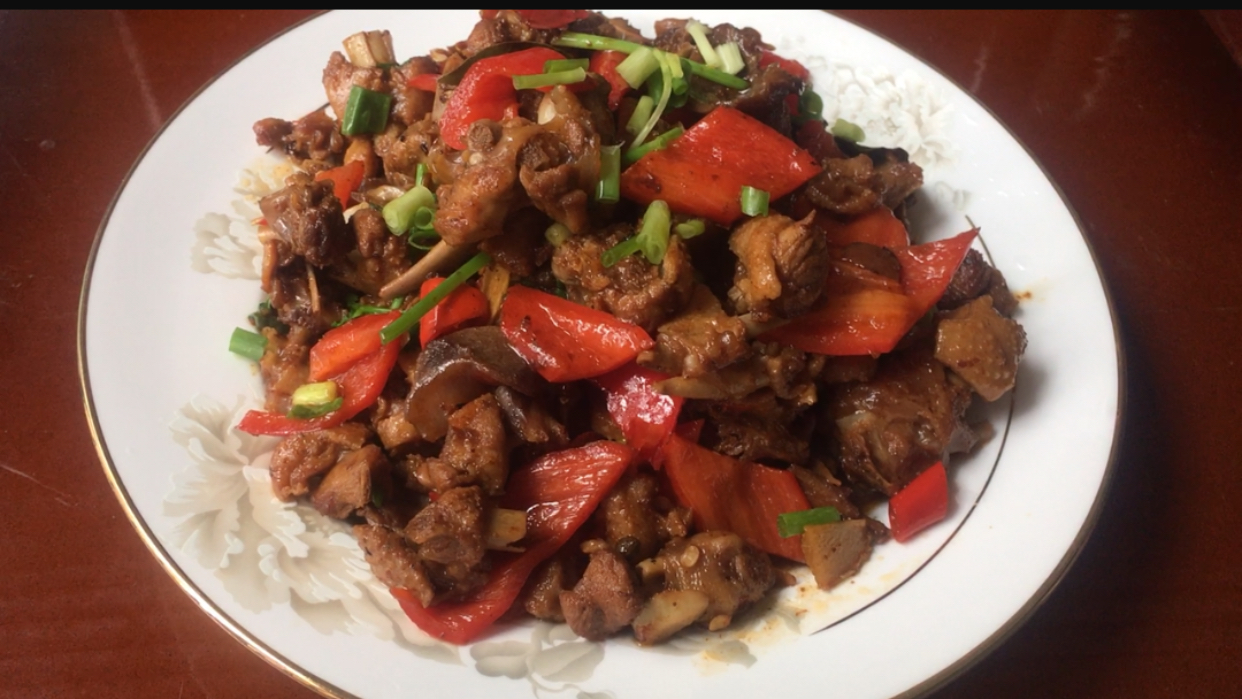鸭子的家常做法,做法简单香辣过瘾,好吃还下饭