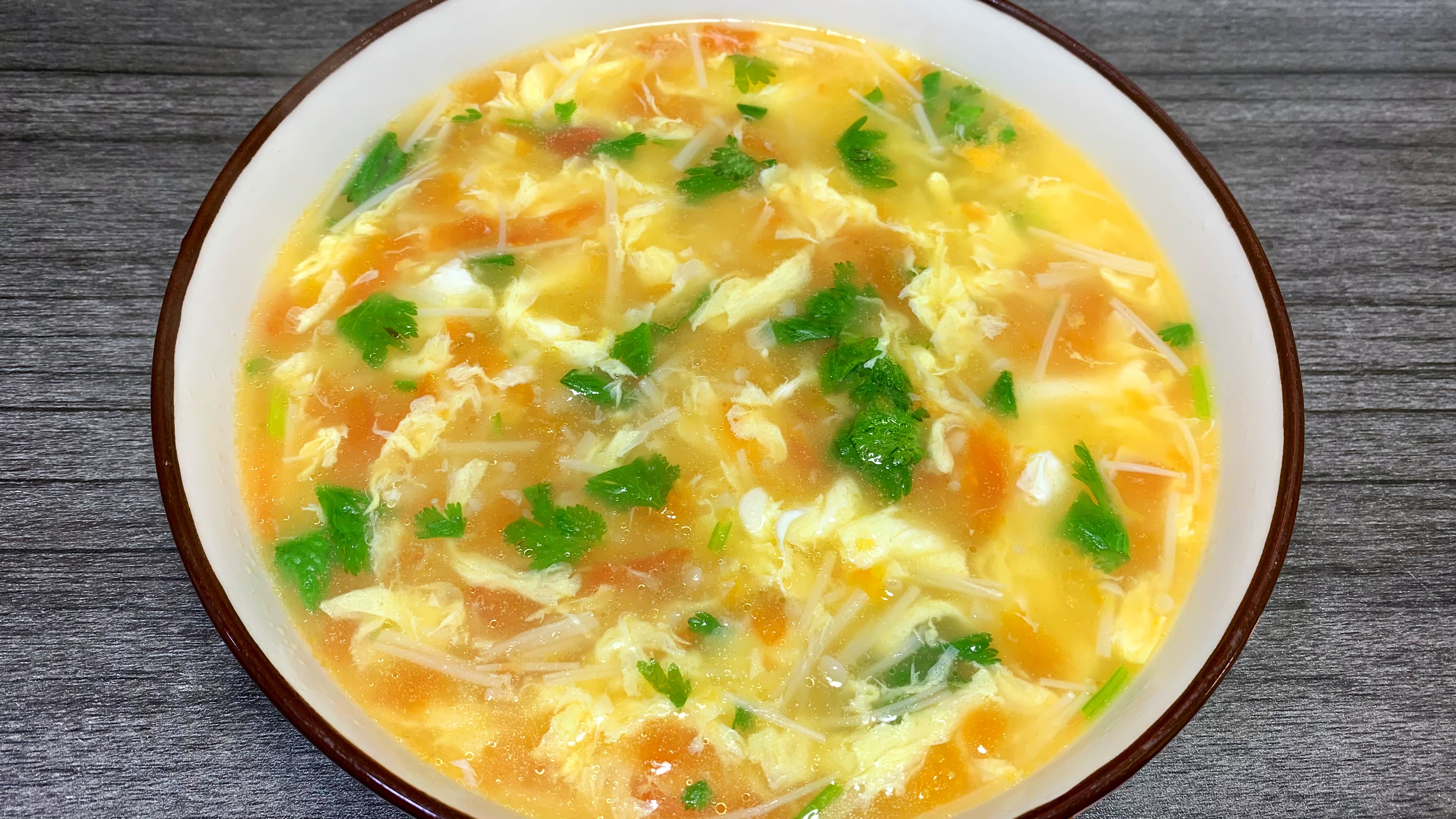 西红柿金针菇鸡蛋汤像我这样做,口感顺滑,营养美味又好喝