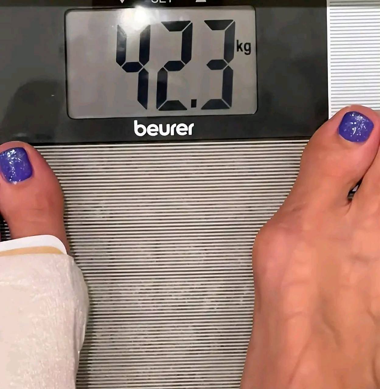 体重不足43公斤 李玟晒照引担忧