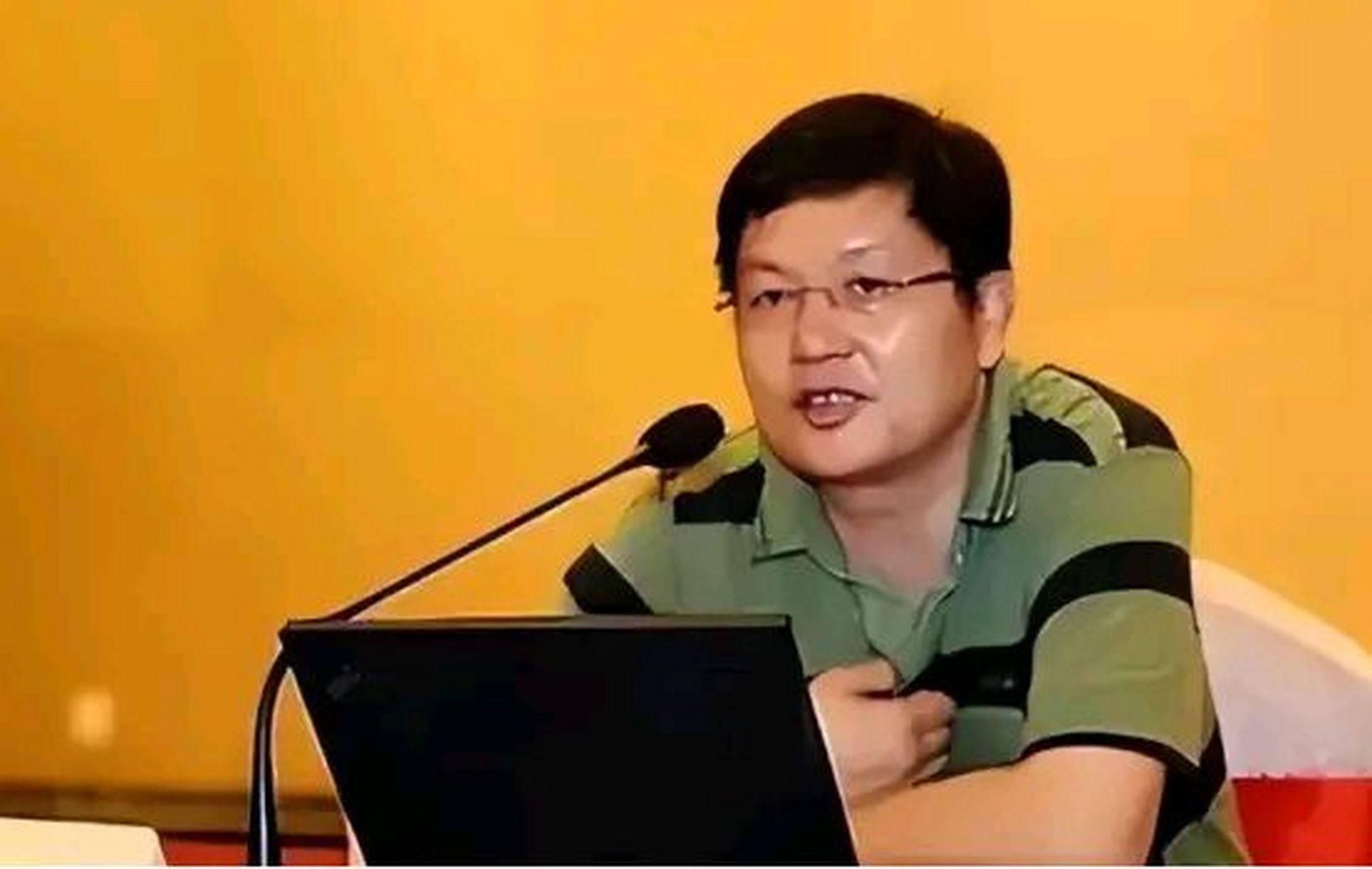 上海复旦大学著名历史教授冯伟,作为名校教授的冯伟,竟然公开替日本洗