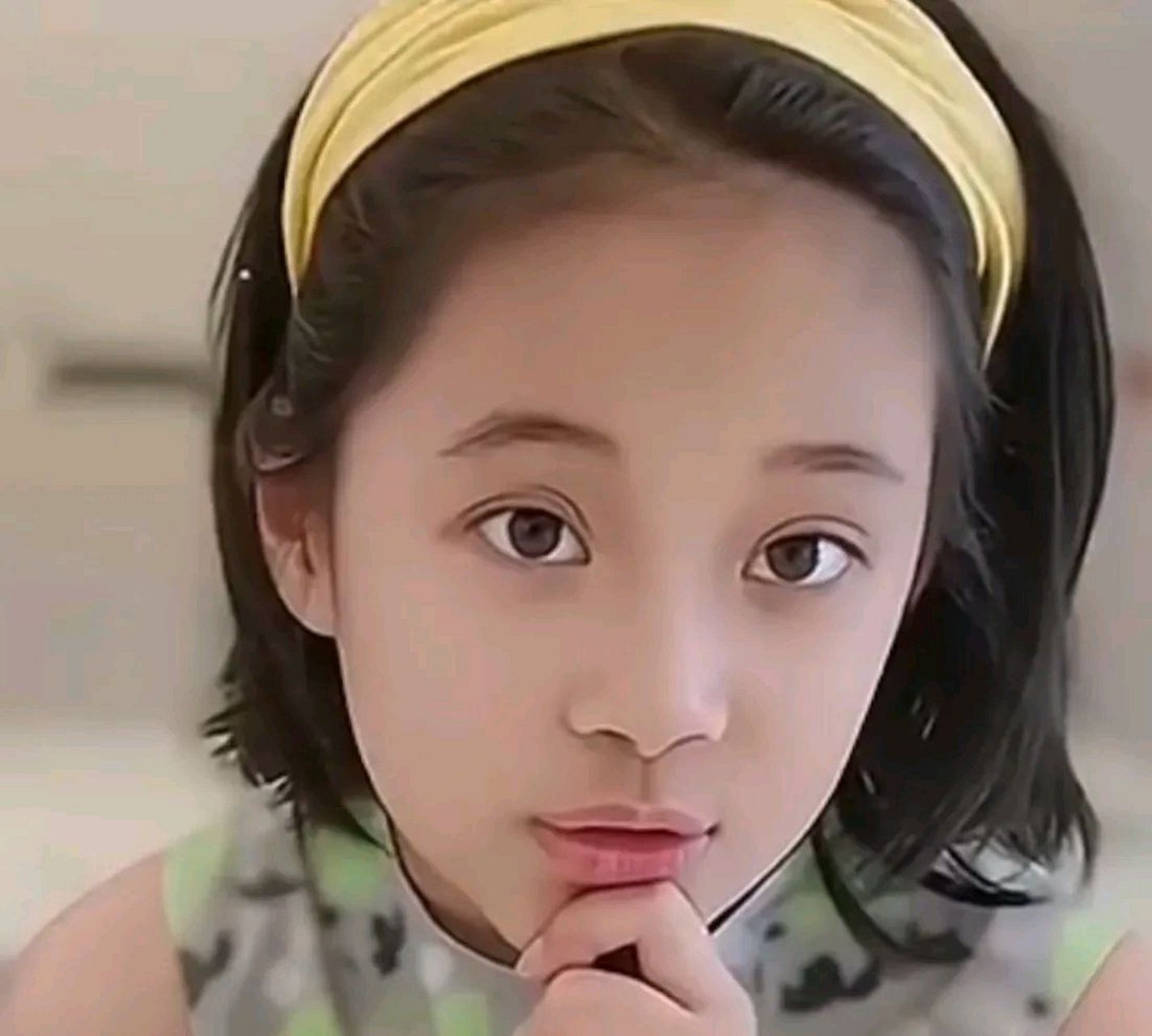 梅婷晒出了女儿的最新照片,母女俩的外貌简直是一模一样,就像复制粘贴