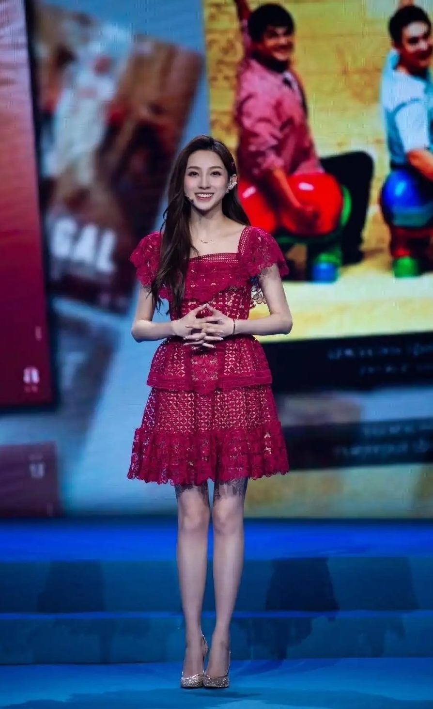 央视美女主播马凡舒:青春靓丽,美若天仙