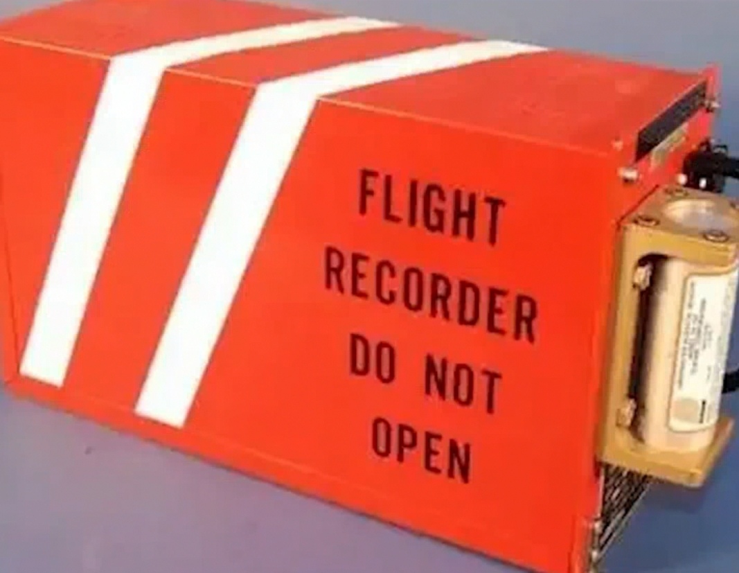 你知道飞机上的"黑盒子"实际上是红色的吗?