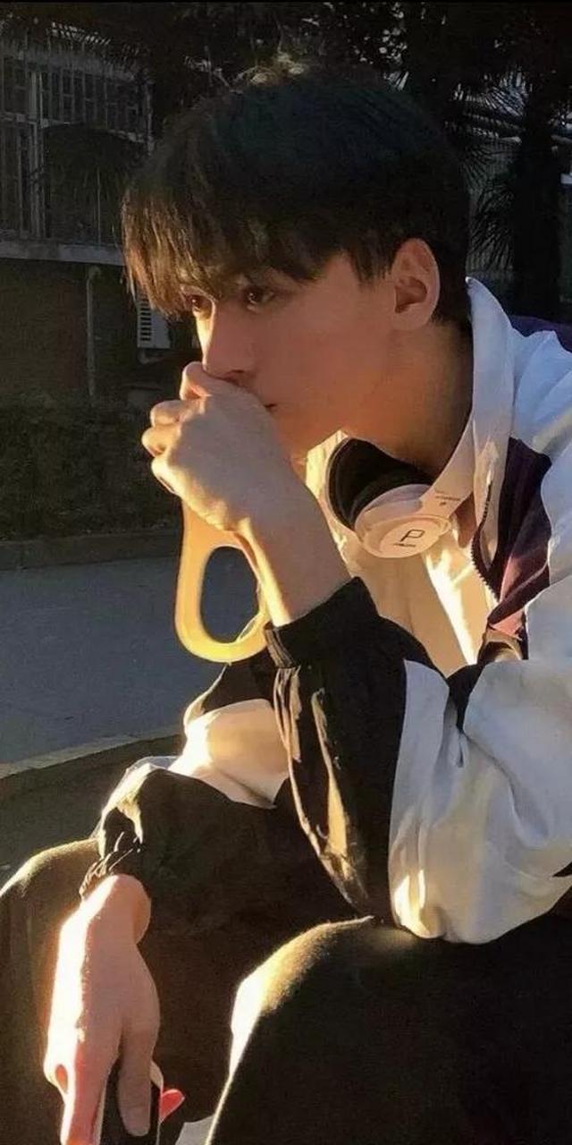 飘逸不羁,阳光照进眼底 185大学生帅哥