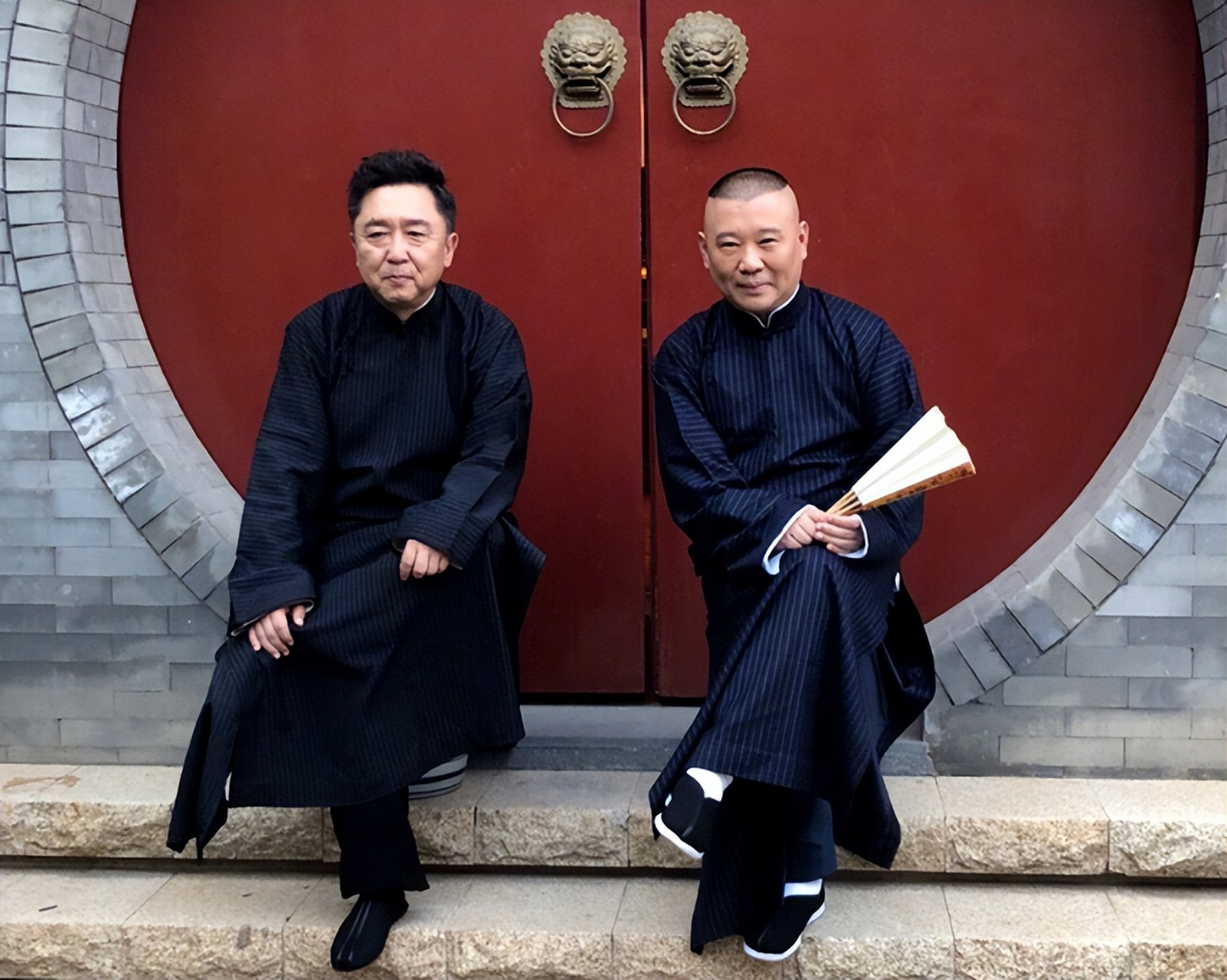 于谦是中国相声界的一位著名人物,他曾经是德云社的一员,也是郭德纲的