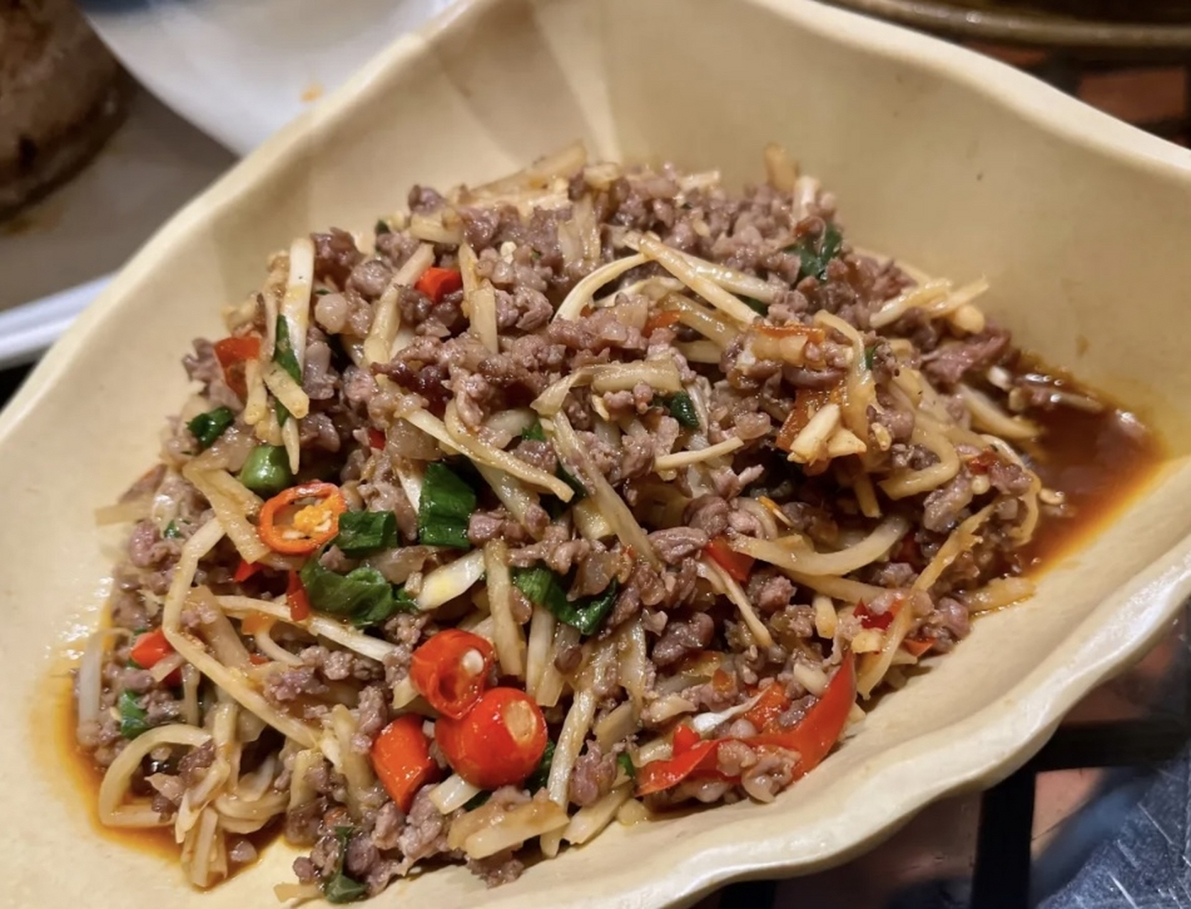 云南味|香爽开胃酸笋炒牛肉 酸辣鲜香臭,都集中在这一道菜里了,两勺酸