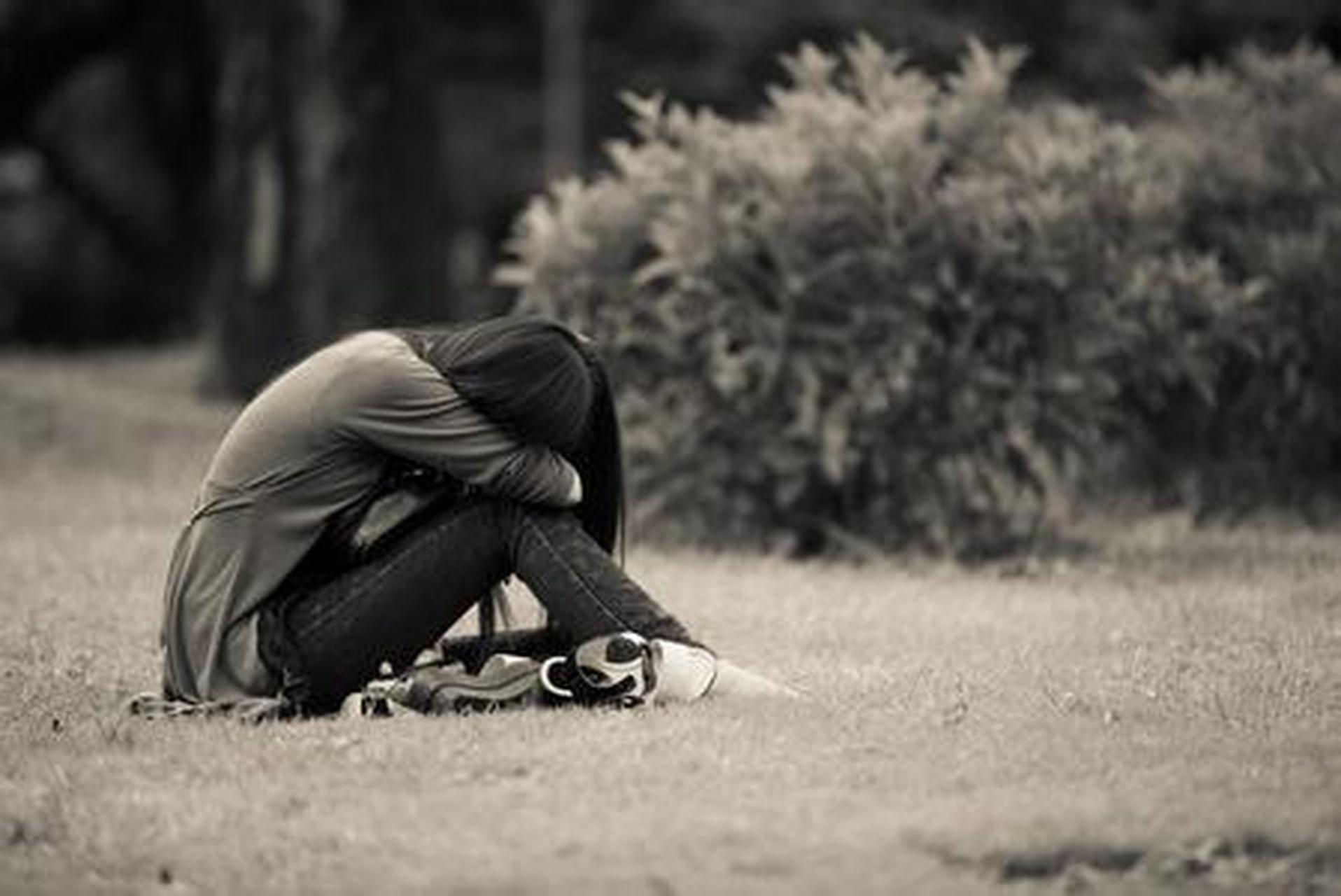 伤感四月让人心碎无痕的句子,句句让你对往事难以释怀!  1.