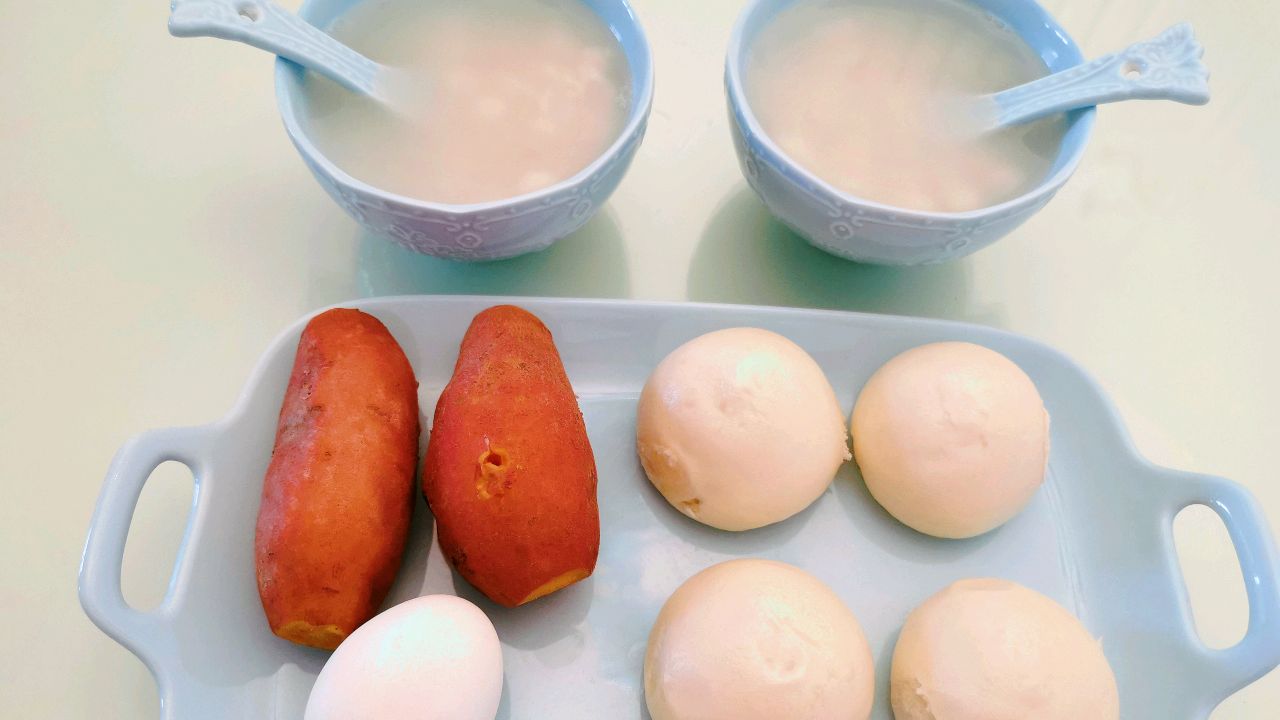 70后北京宝妈变着花样给儿子做吃的,今日早餐:醪糟小汤圆等