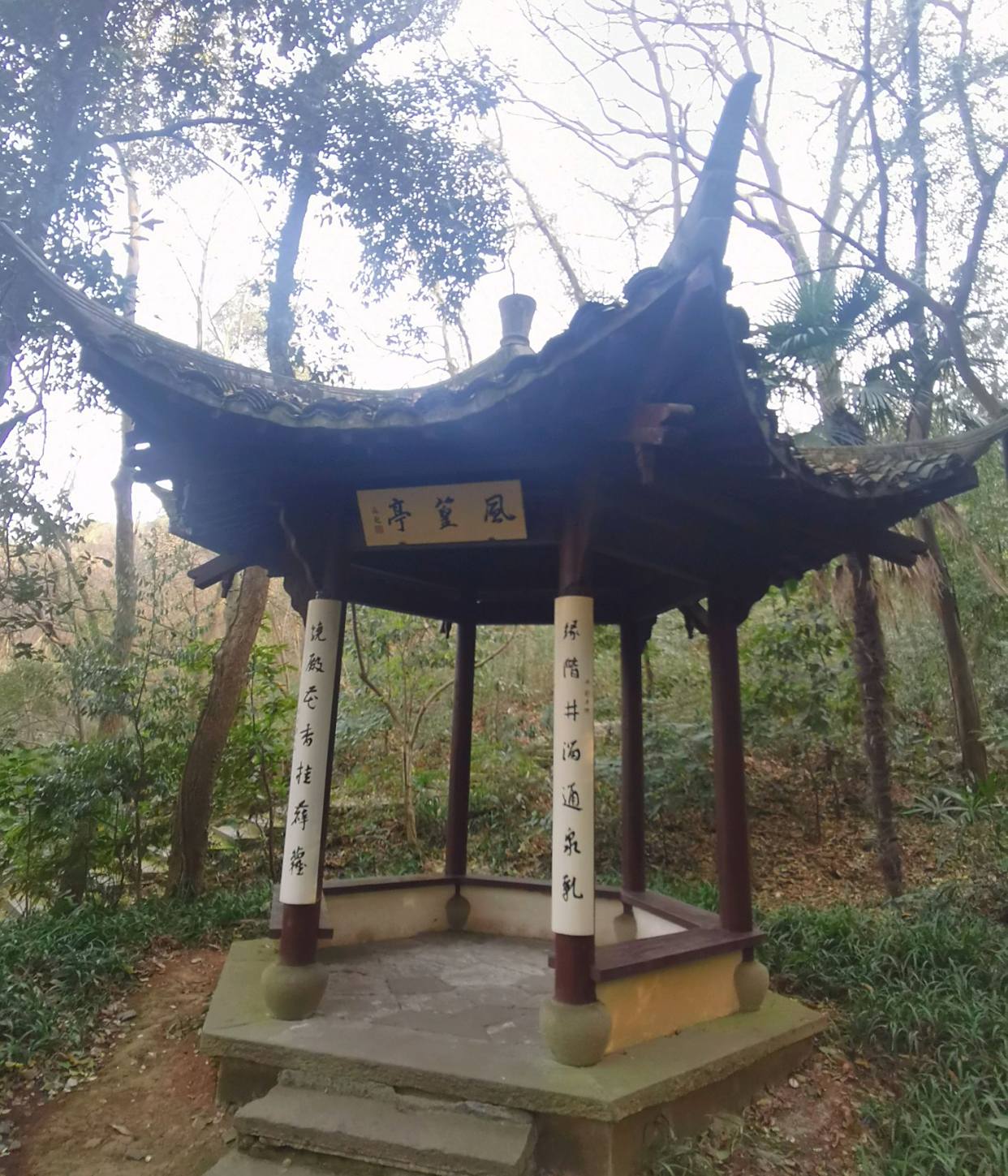 从龙井寺这里寻找"龙井八景",也是一处风景极佳的游玩的景点!