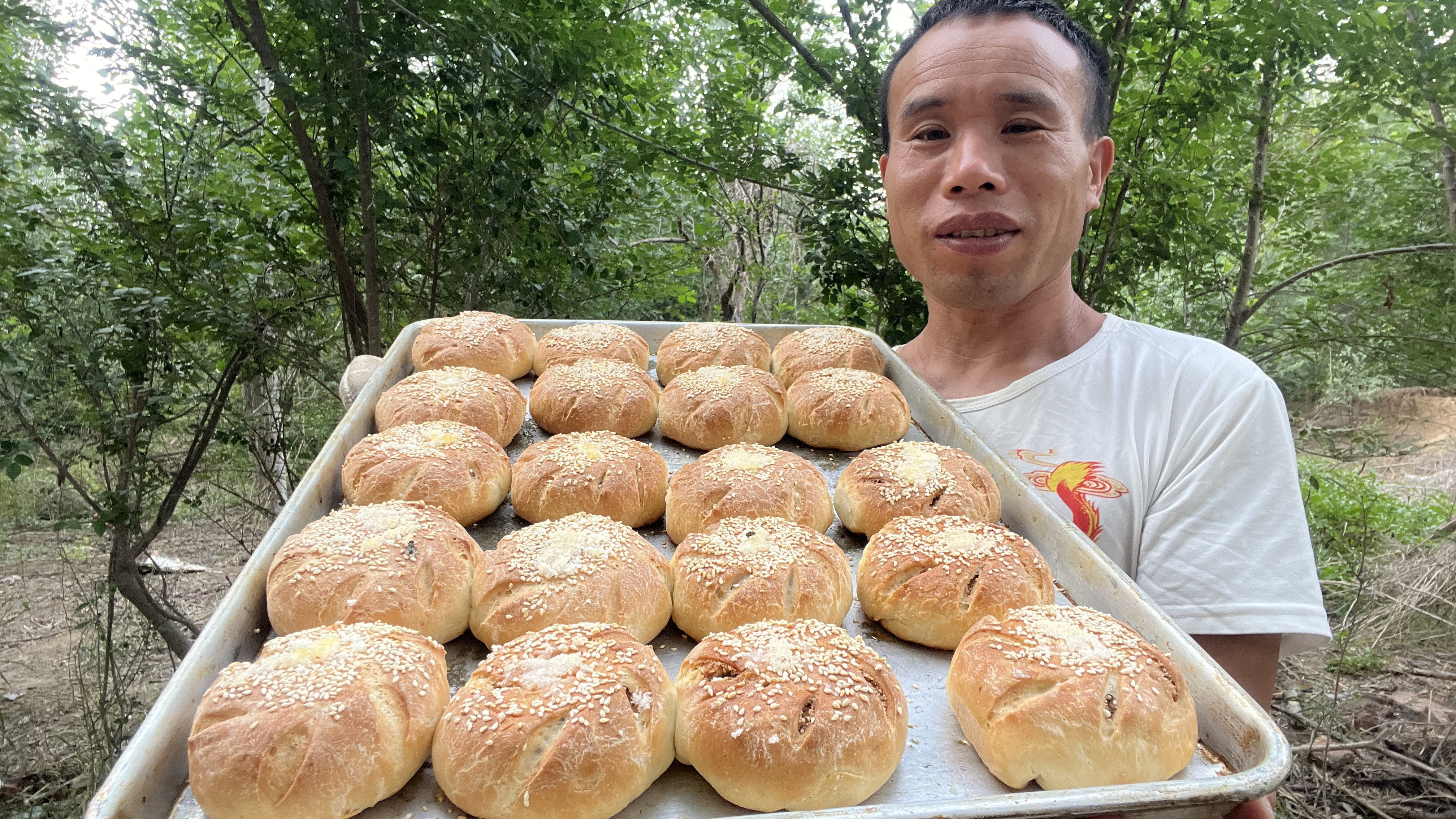 南方的朋友有没有吃过吊炉烧饼,用花米做烧饼,越吃越香
