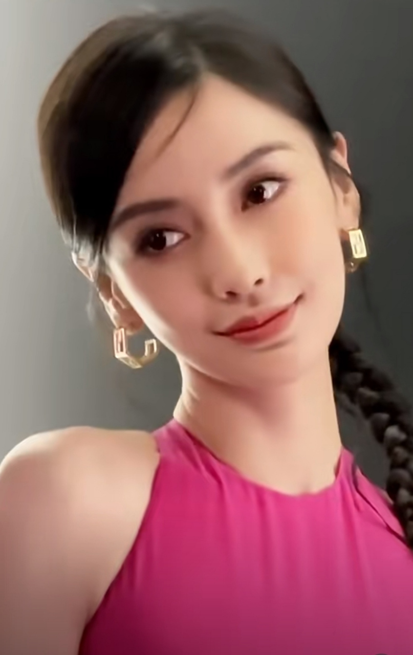 工作人员用原相机拍的angelababy,脸型特别小,五官也很立体,多个角度