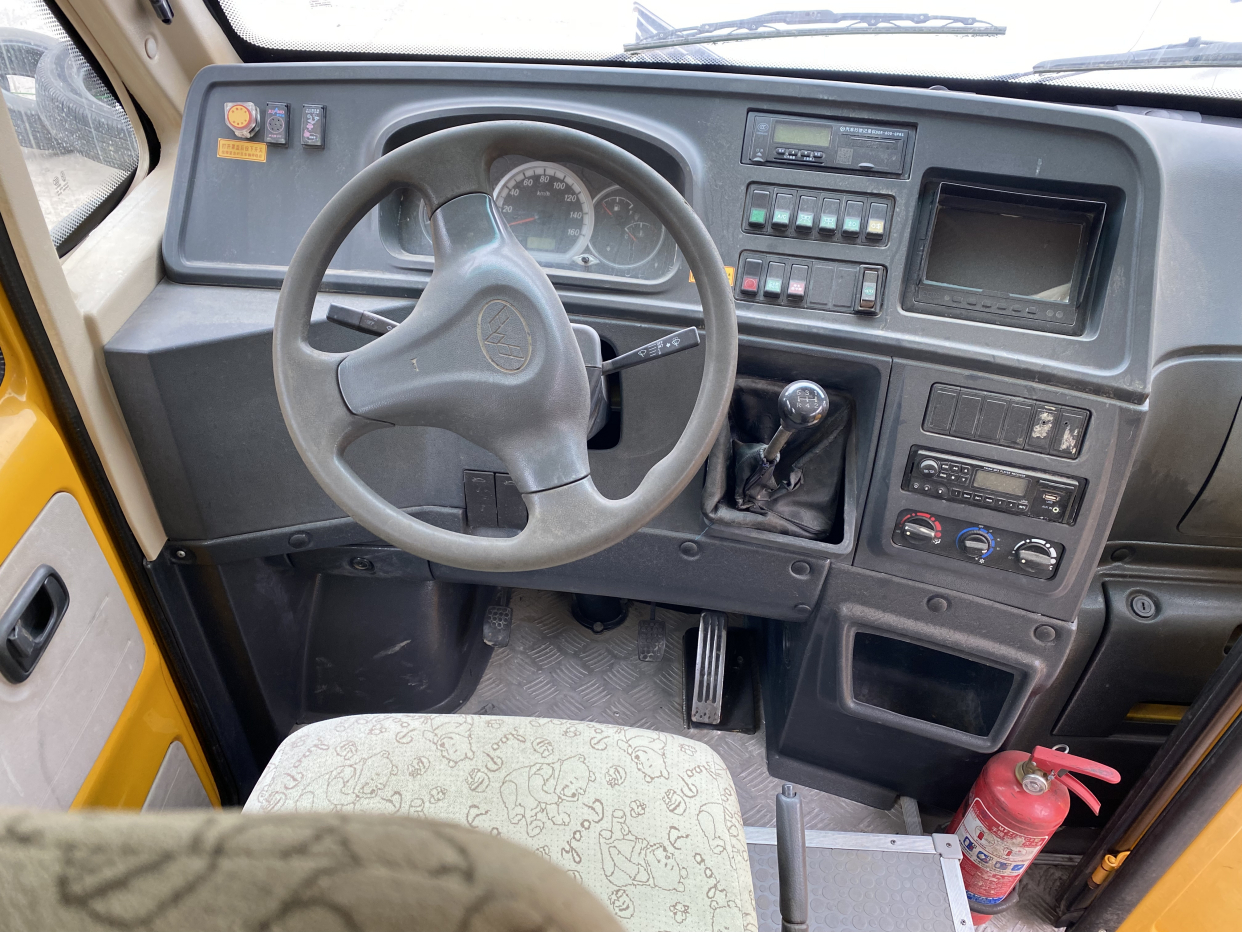 出售多台五菱19座幼儿园校车