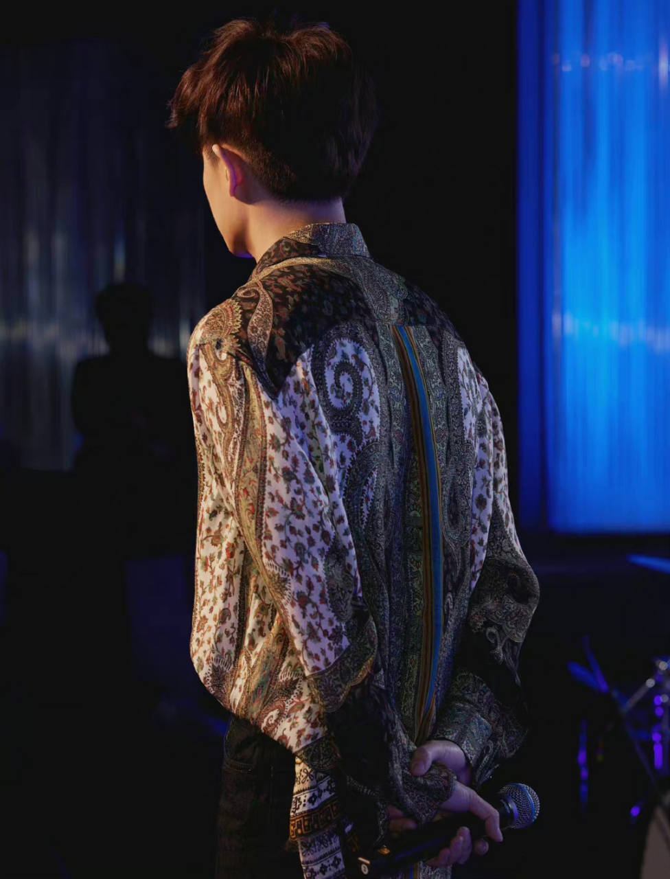 #任嘉伦# 背手合集,老干部超～