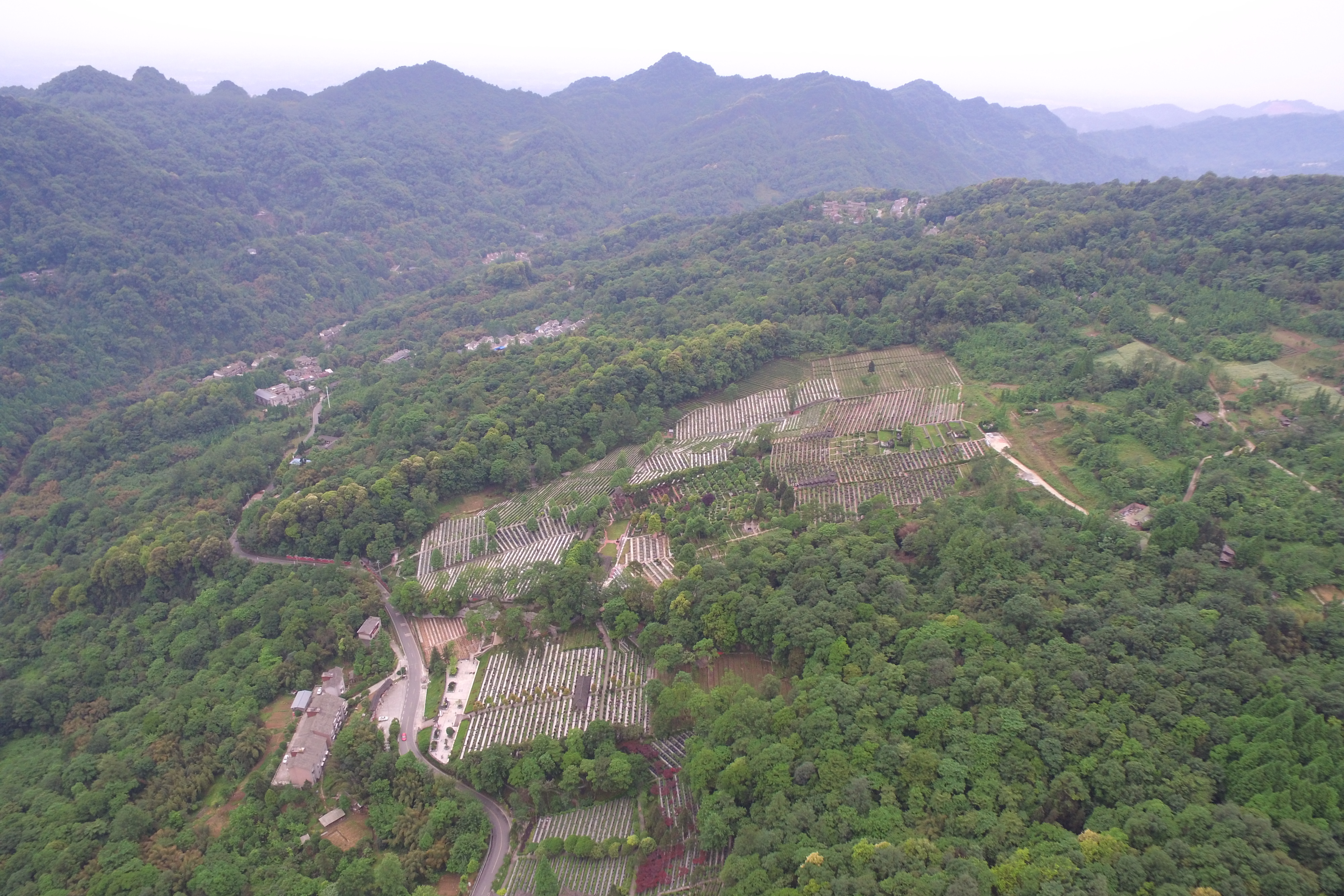白塔山公墓,龙门山山脉自然生态山水兼备墓地,红枫陵园,味江陵园