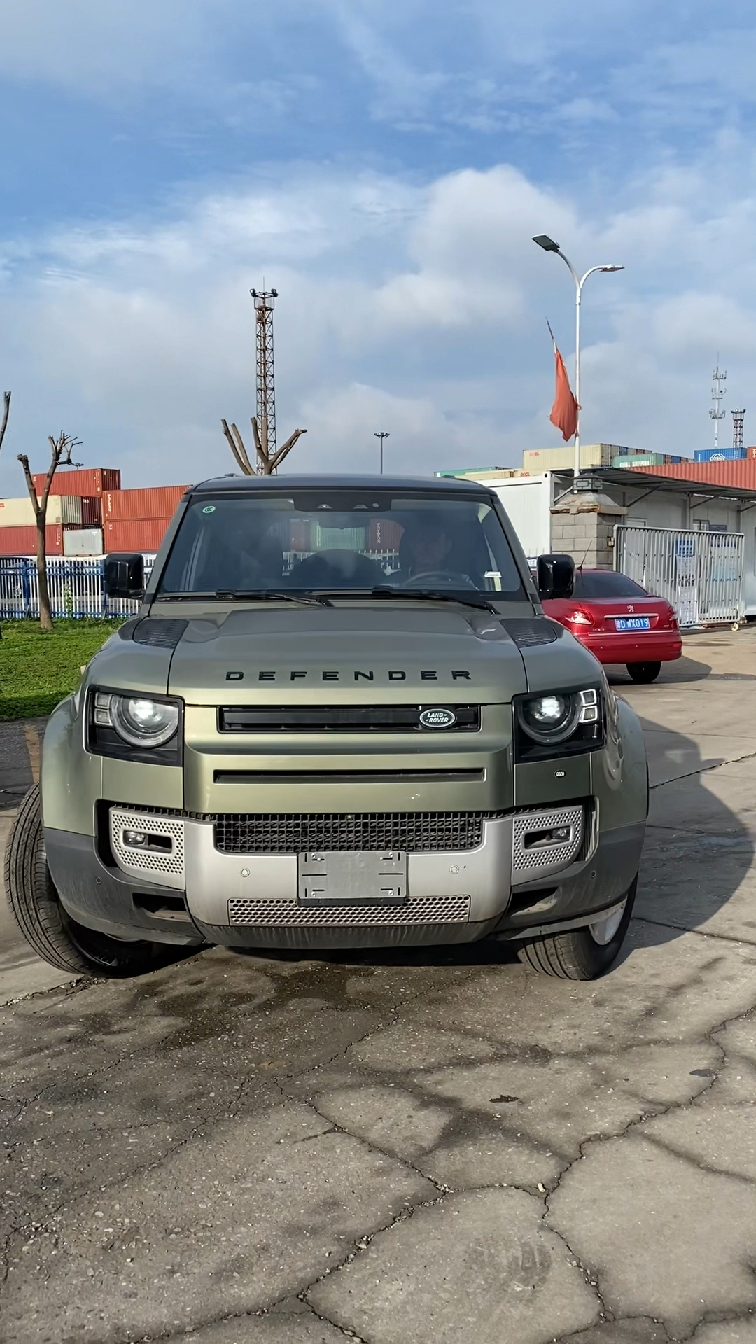 盘古绿路虎卫士越野车!