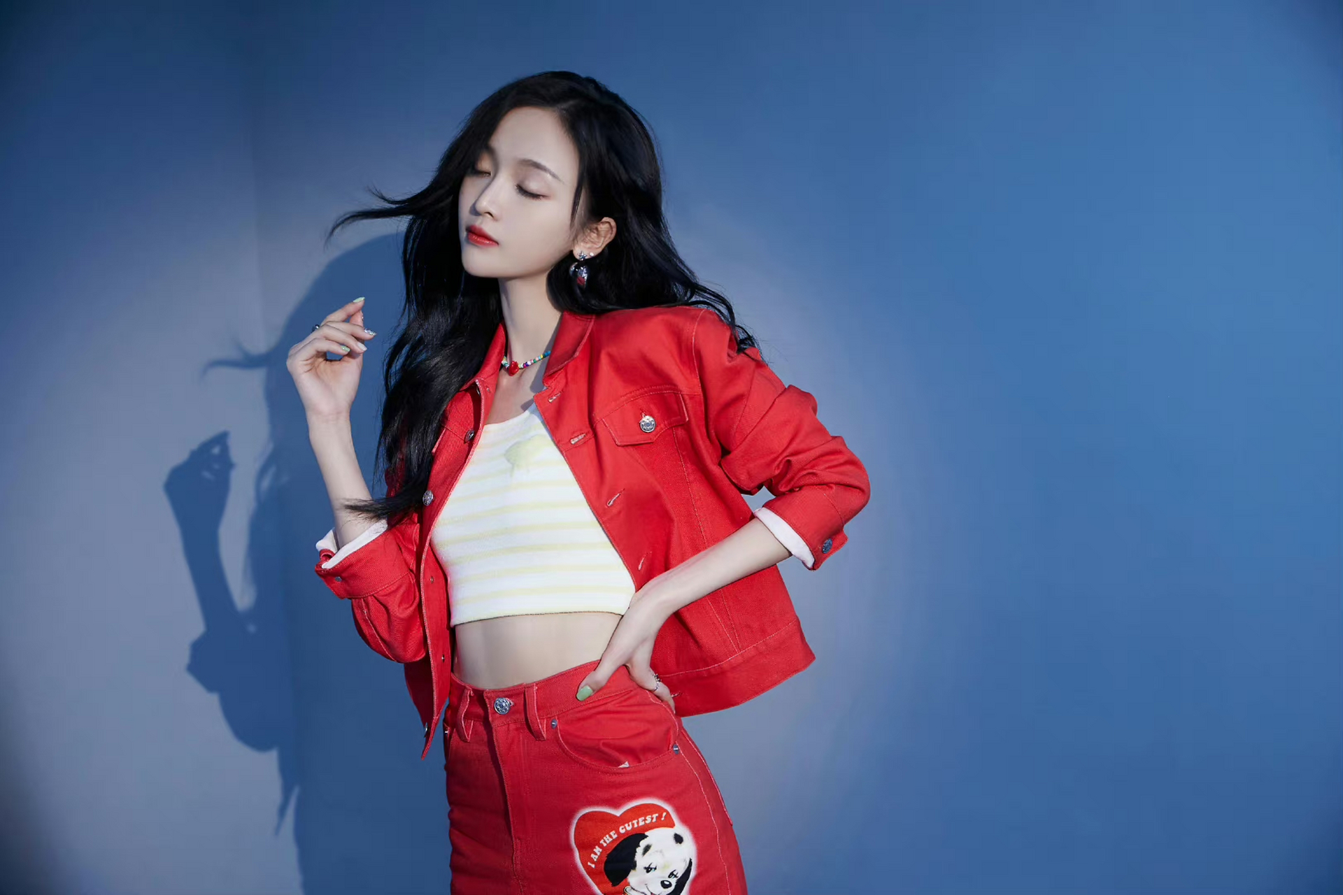 吴宣仪一身红色装扮真的是太惊艳了!#养眼美女