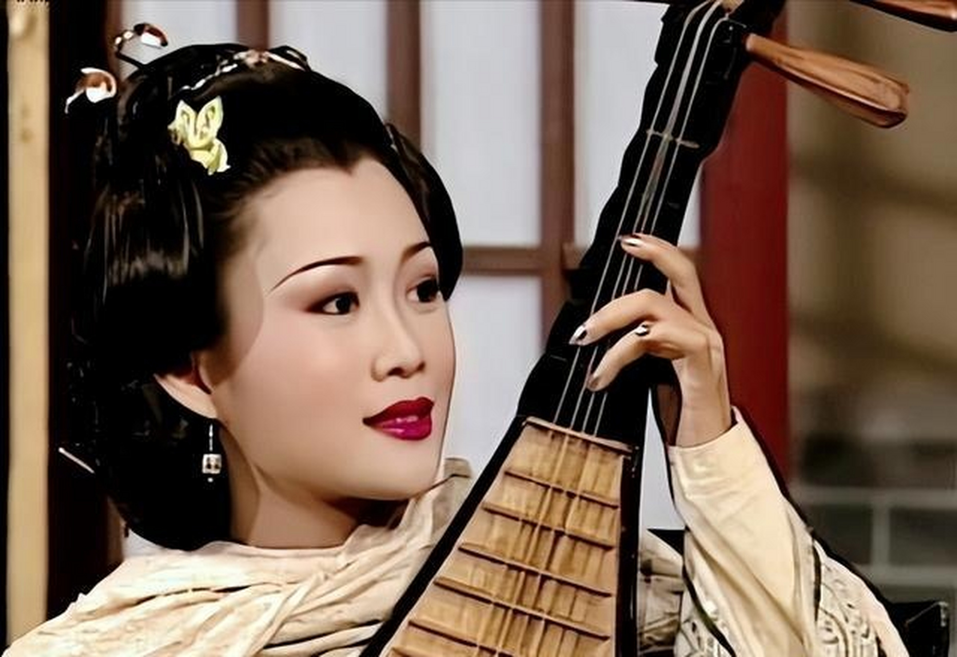 田畹见到陈圆圆后,惊为天人,便将她带回京城献给崇祯帝,但是崇祯并不