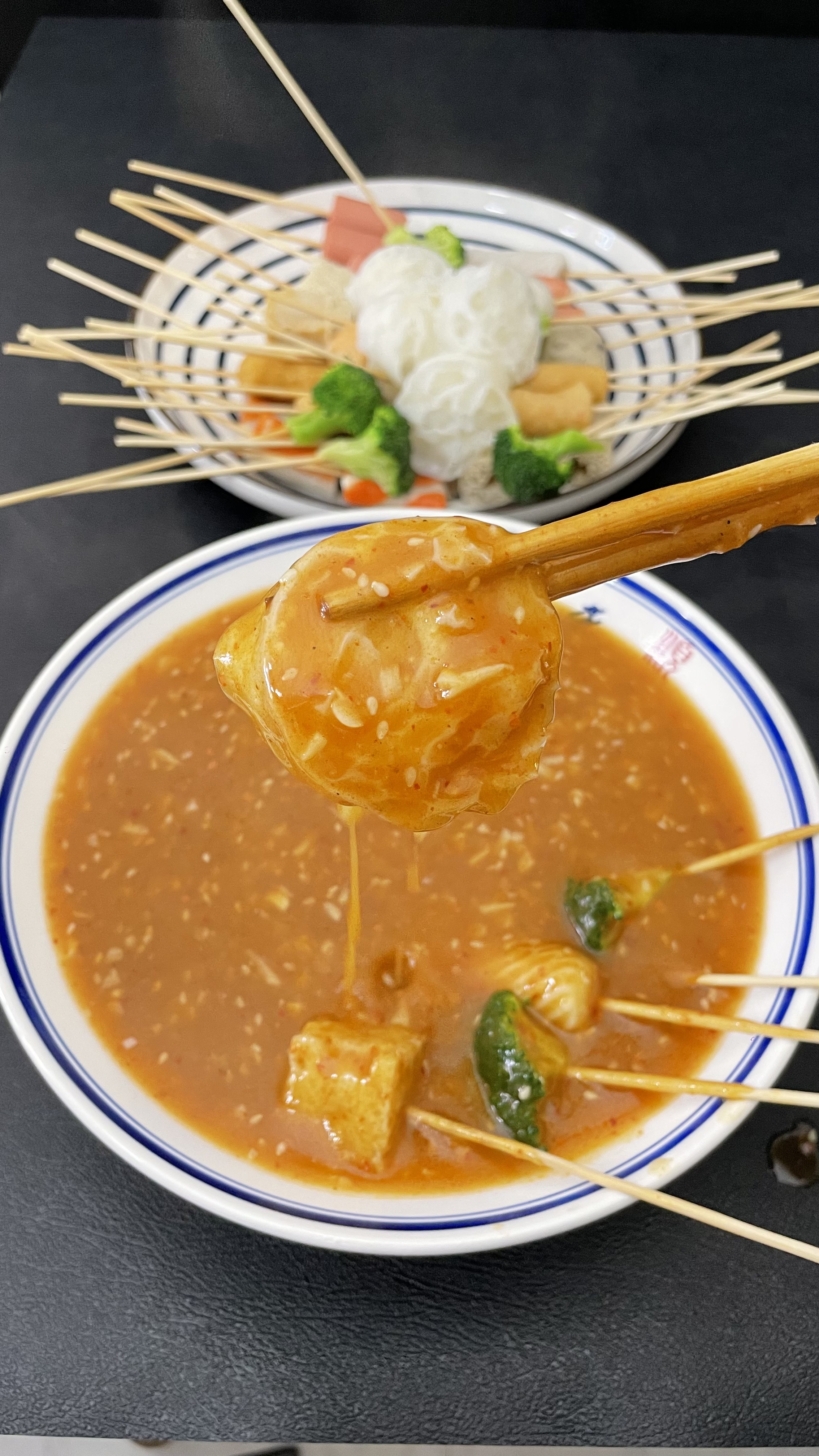 在家做了蒜香辣的沾串,感觉还不错.-度小视