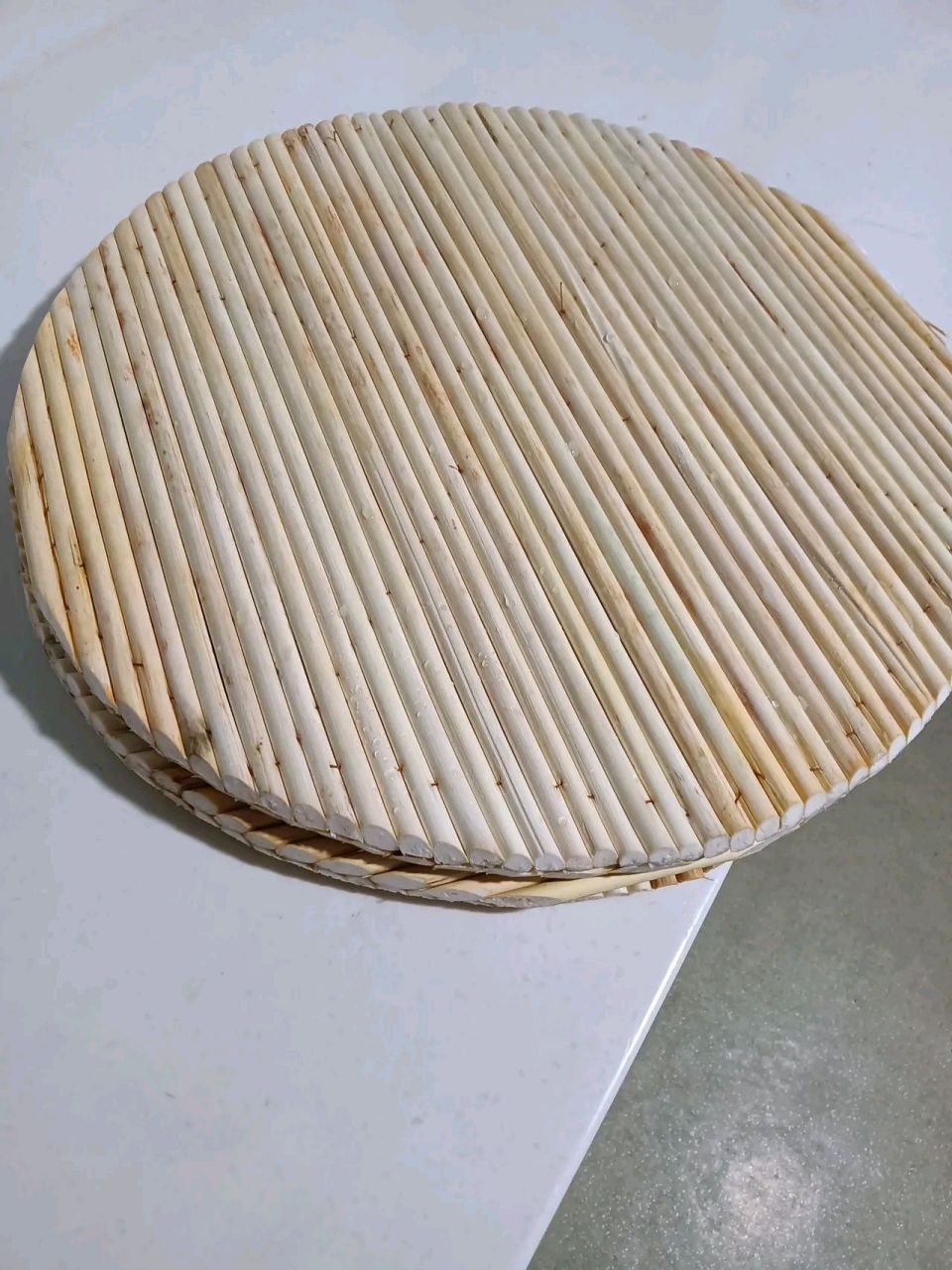 网上买了两个高粱杆做的盖帘,货收到了,做工啥的都挺好,价格也便宜.