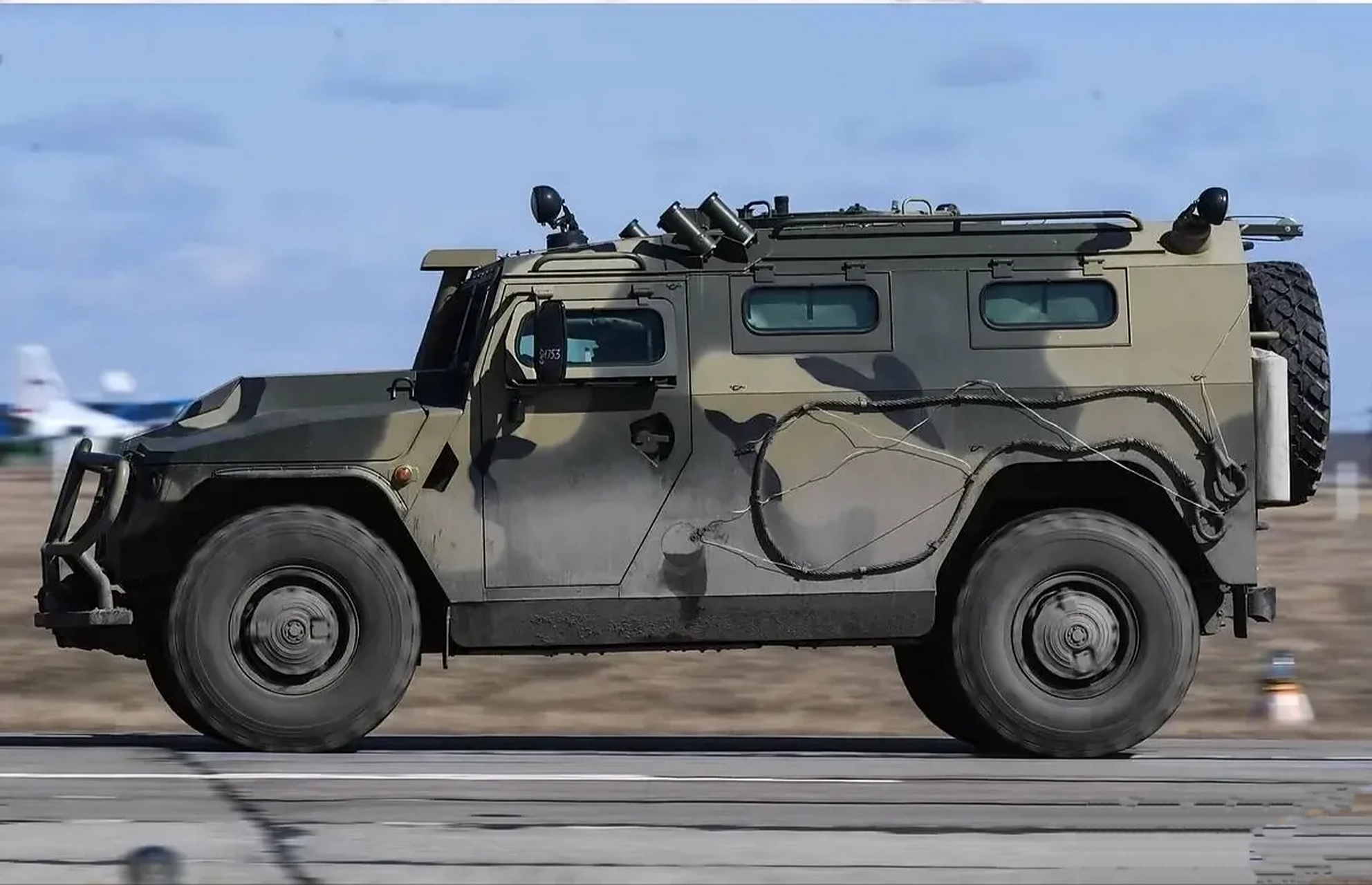 中美俄三大巨头家的轻型轮式装甲车,美国的jltv,颜值担当,感觉厚重的