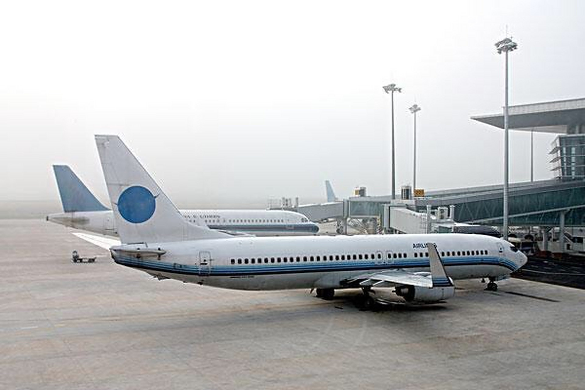 咸宁到武汉之间开通了天河机场专线,咸宁市民可以在咸宁航站楼和温泉