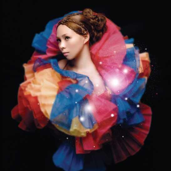 今晚听许哲佩《气球》:飘进云里 飘进风里