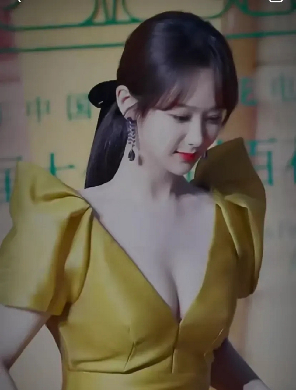 内娱的风气就是没有身材的拼命秀,像杨紫这样的好身材却深藏不漏,这世