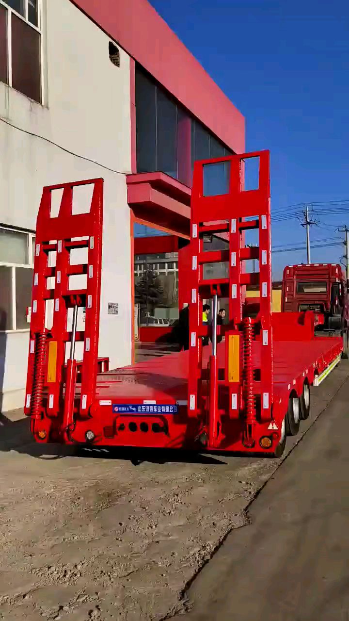 大件运输半挂车,挖掘机拖板车,单节液压爬梯半挂车