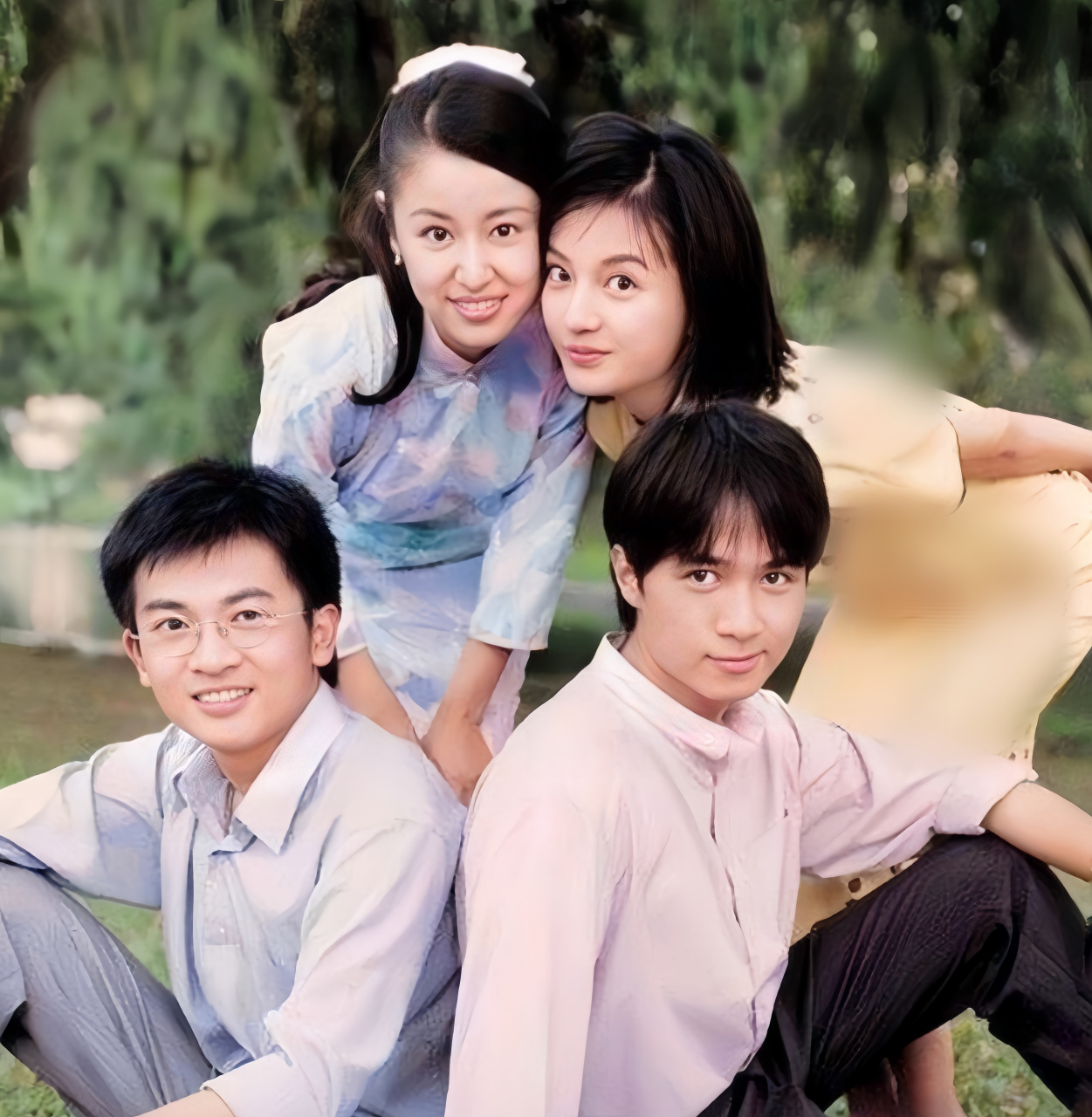 2001年,饰演《情深深雨蒙蒙》的主演:赵薇,古巨基,林心如,苏有朋,四个
