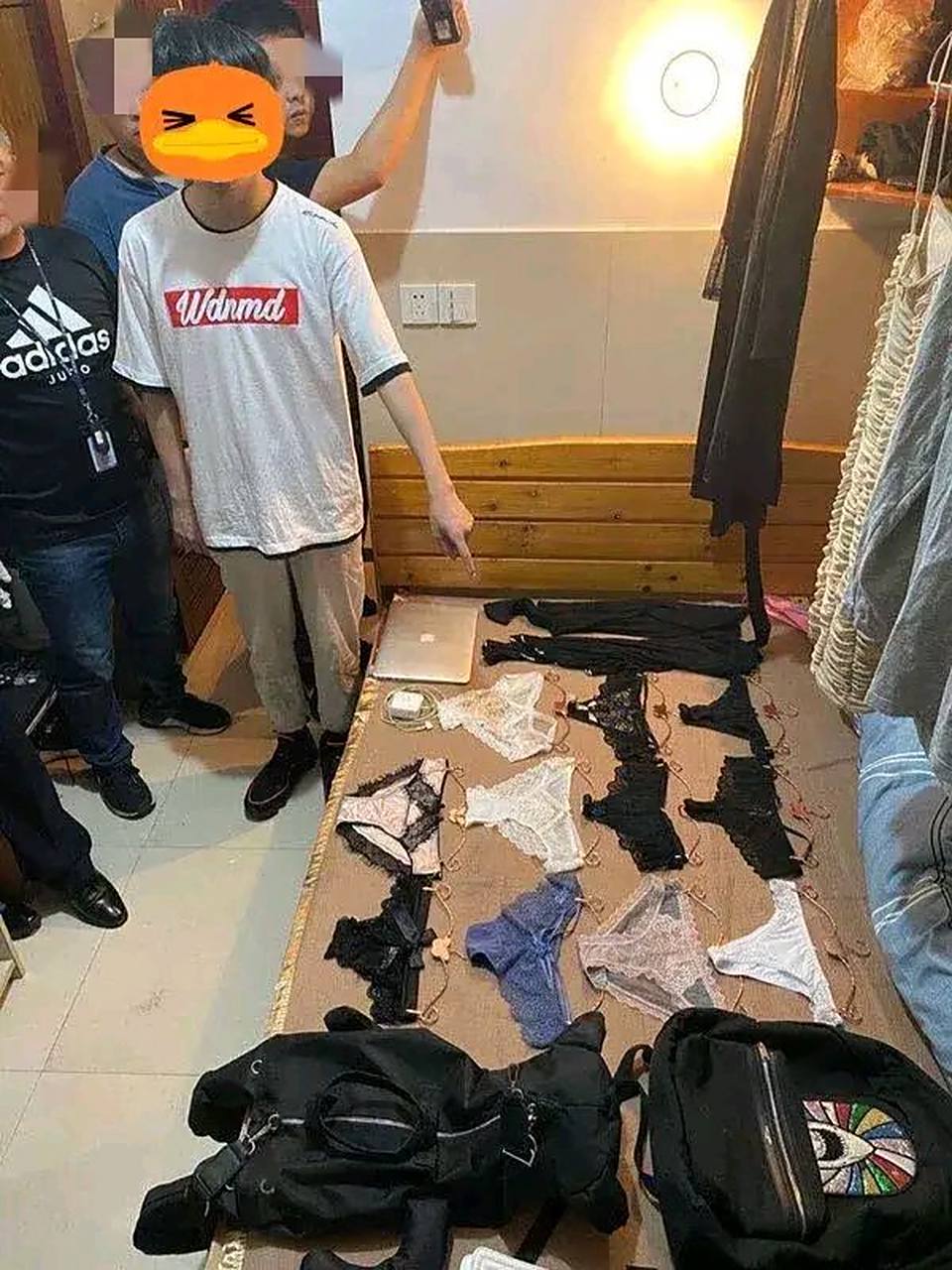 广东,一女子将自己的内衣内裤晾在屋外,结果被偷了好几套.