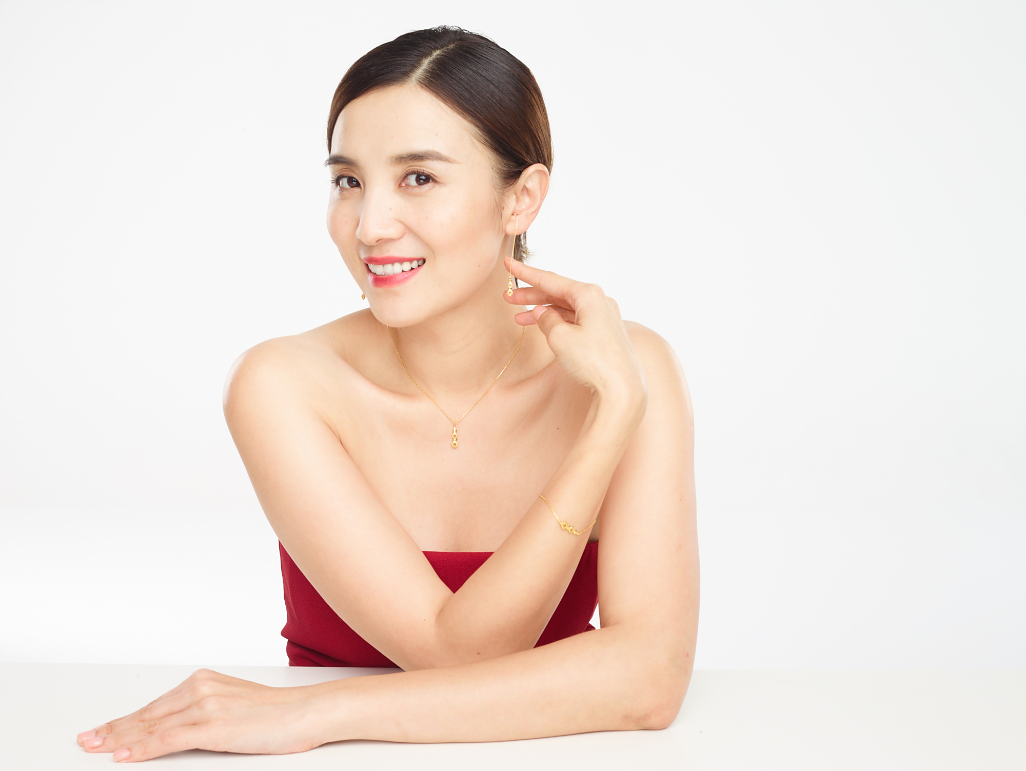 宋佳 红裙棚拍未修超清图 生图红衣美图