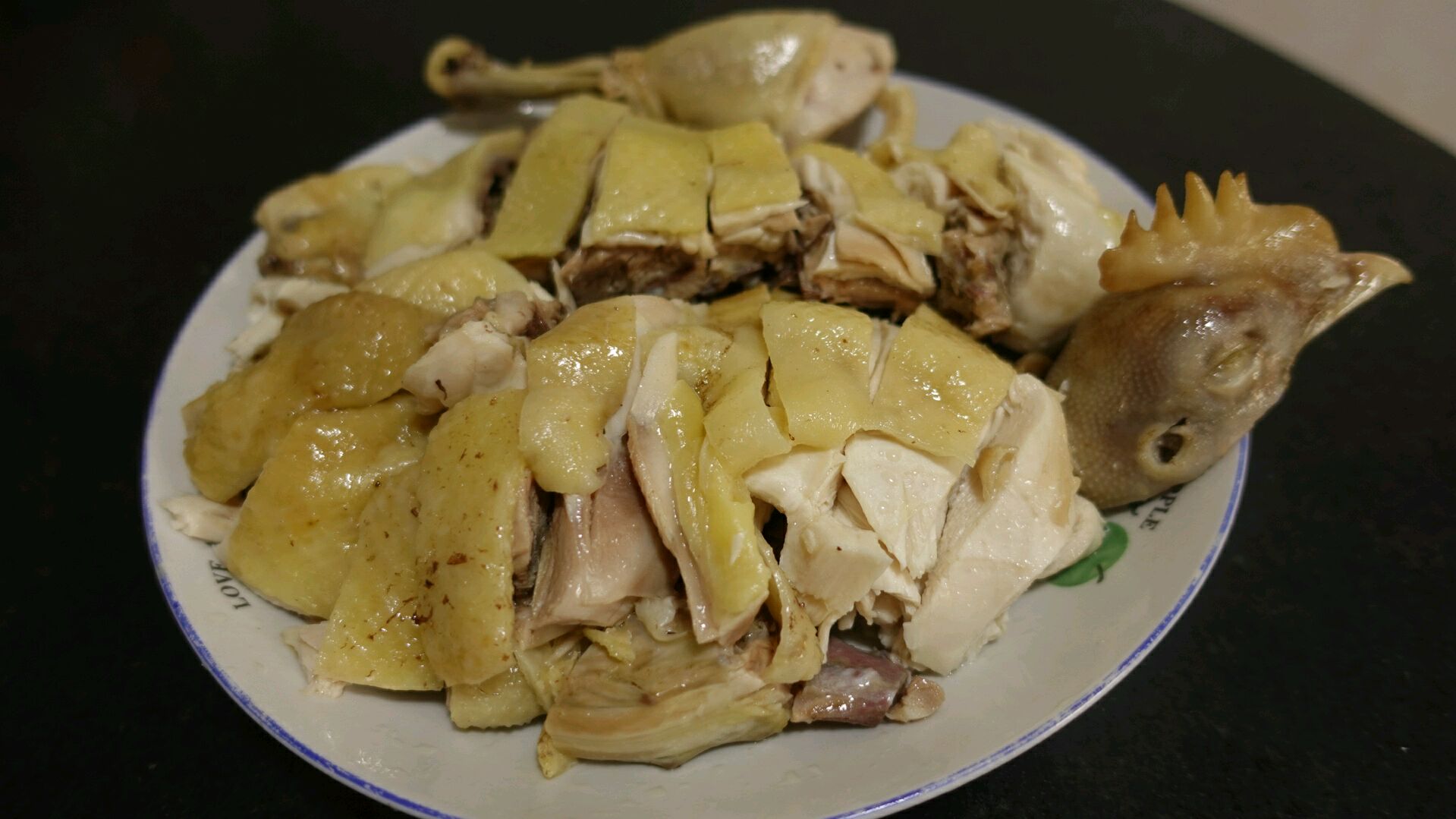 这才是客家正宗白切鸡的做法,保持原汁原味,肉质滑嫩鲜甜