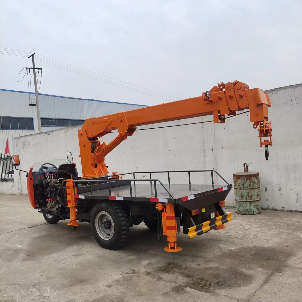 5吨农用三轮吊车 民房筑建吊重五征三马子起重机 三蹦子自备吊