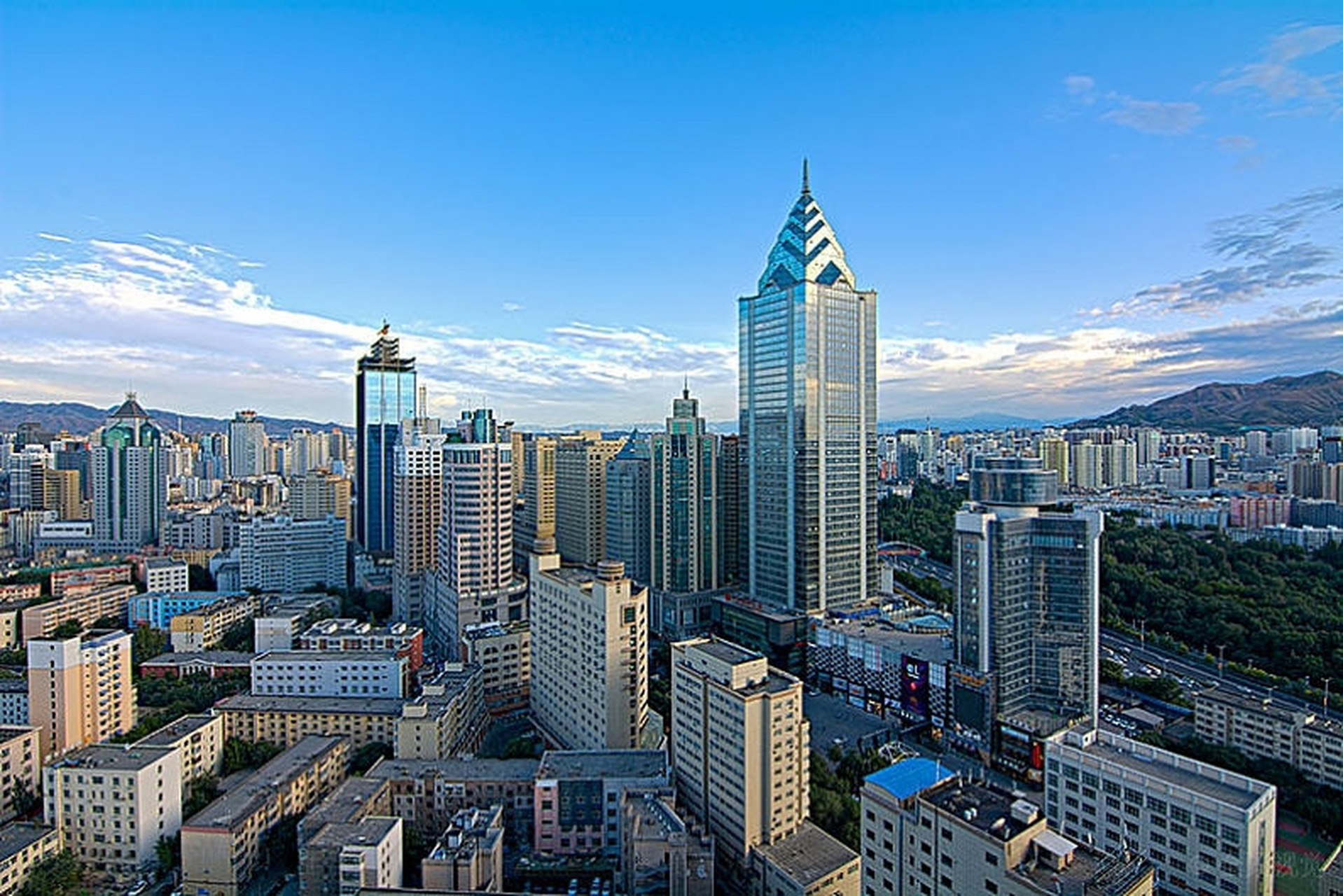 没想到乌鲁木齐仅仅用了几十年,就超越了阿拉木图!
