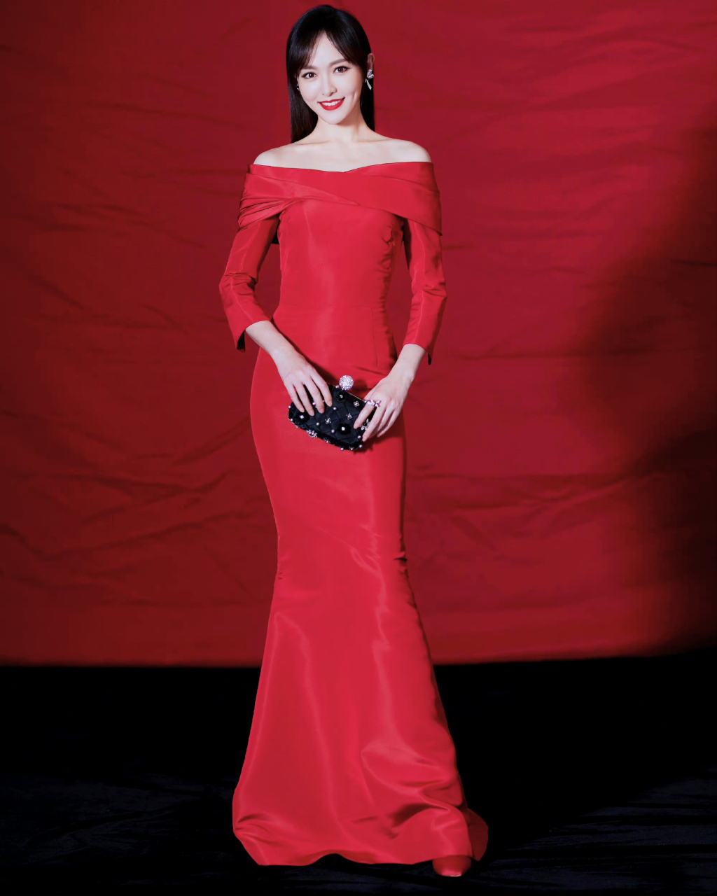 不得不说,唐嫣穿红色真的很美!