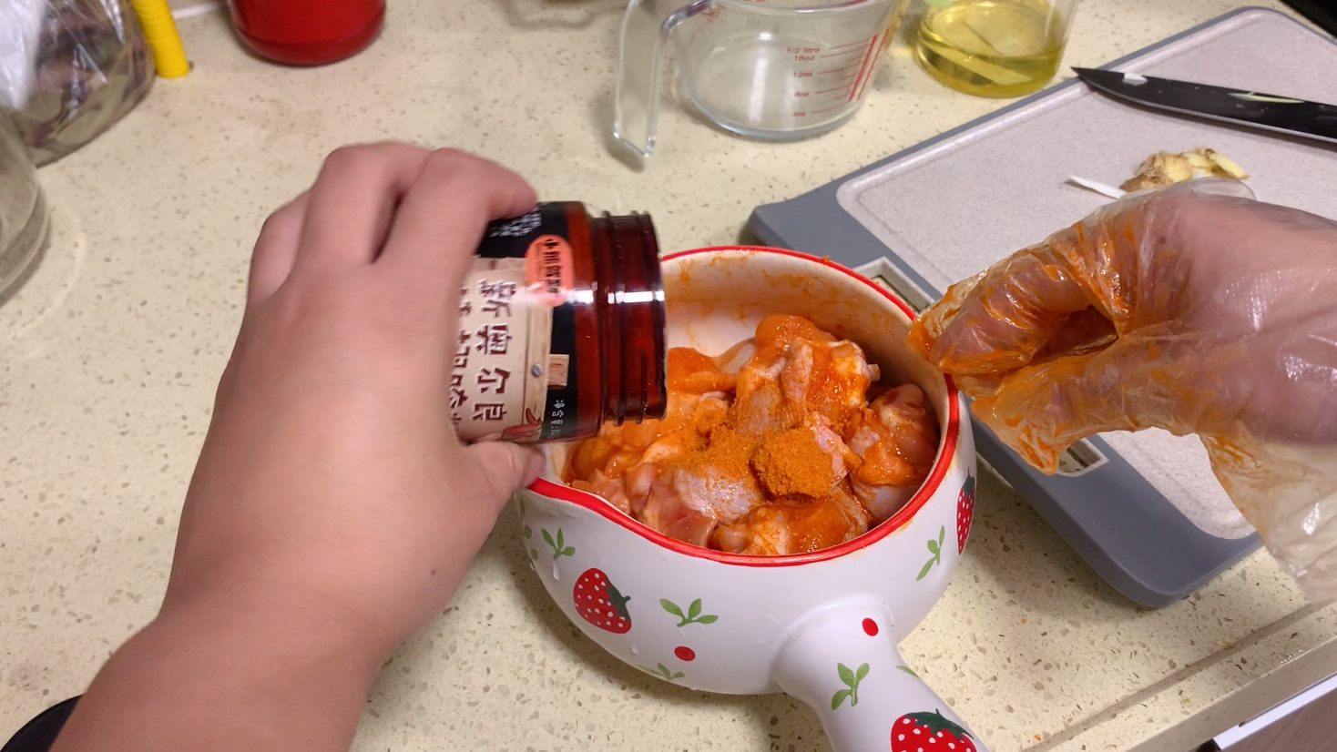 十块钱买10根鸡翅根,奥尔良口味在烤箱一烤,外焦里嫩美味好吃