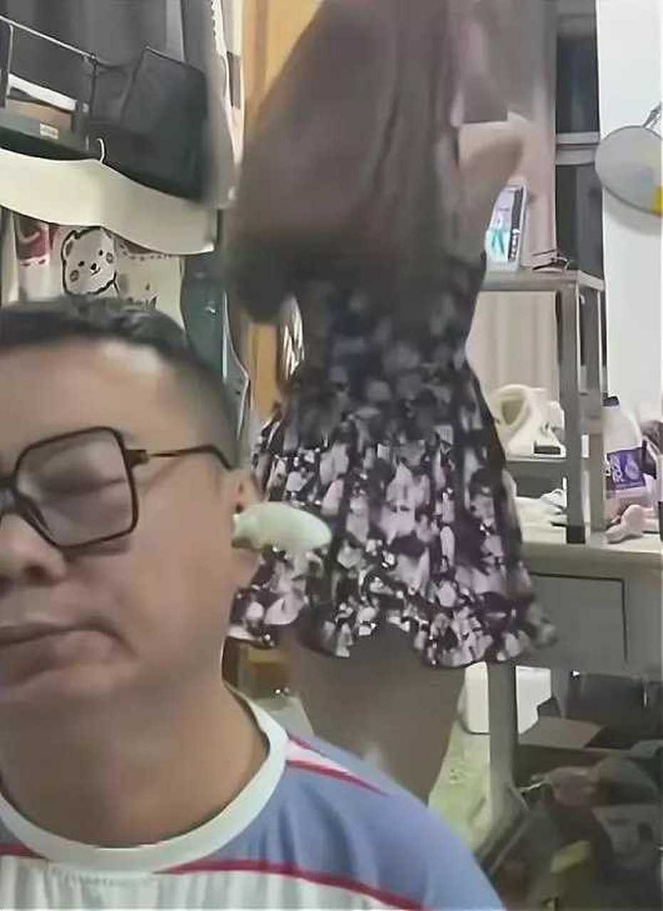 室友喜欢女装怎么办?