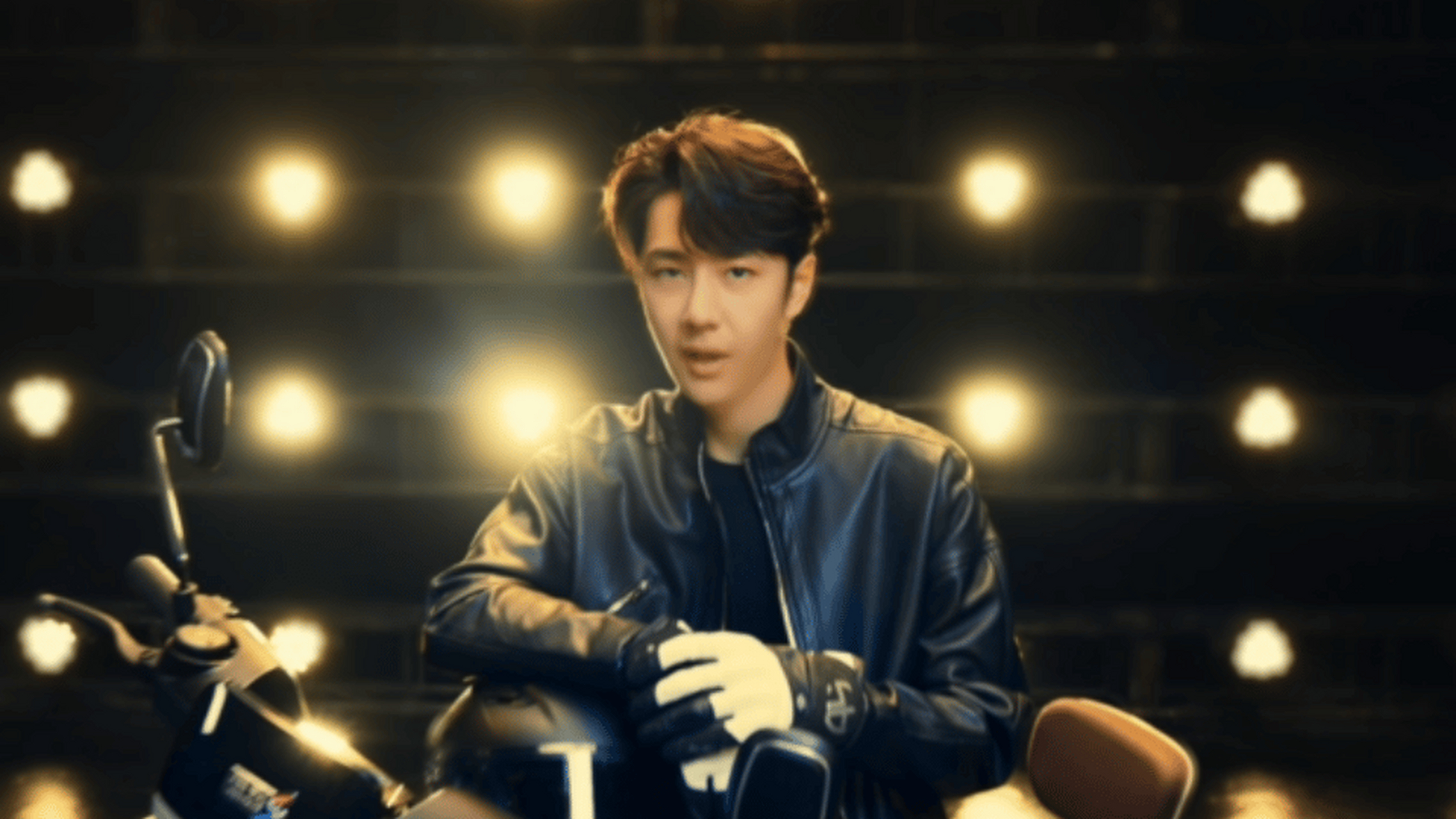 王一博骑电动车# #王一博#  又有新短片啦,王一博骑车就一个字帅创 