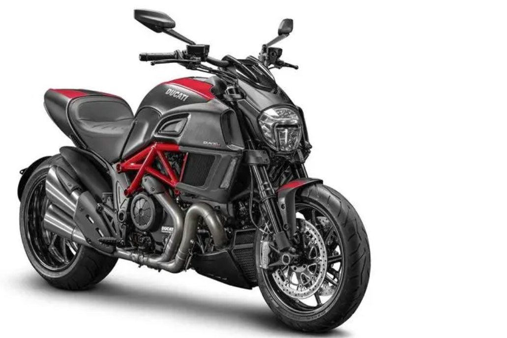黑色炫酷之魔- ducati diavel魔鬼机车深度解析