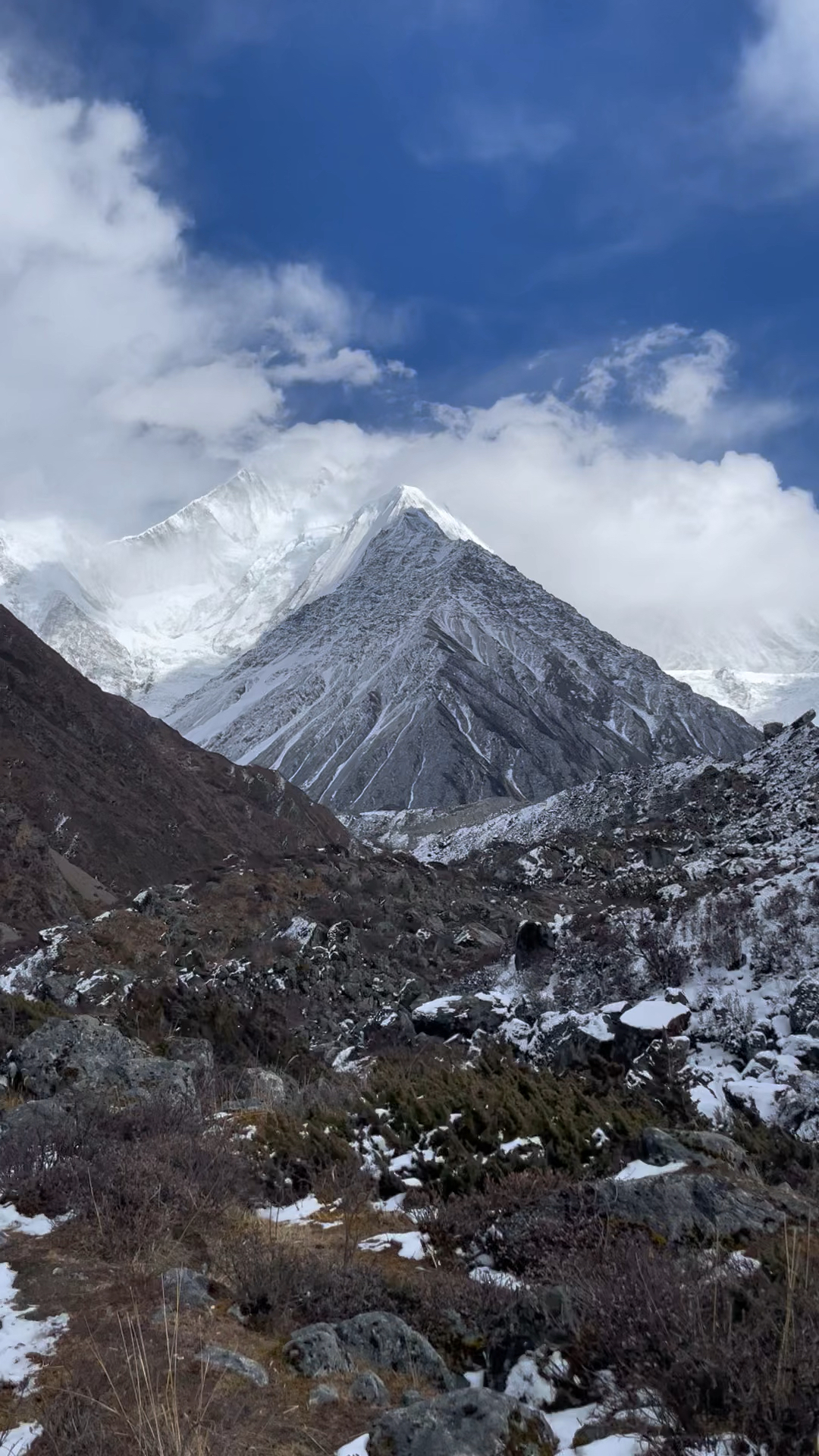 贡嘎雪山手机壁纸图片