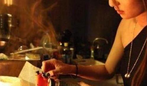 晒晒张韶涵的豪宅:有私人院子可以睡午觉,装修太时尚豪华了