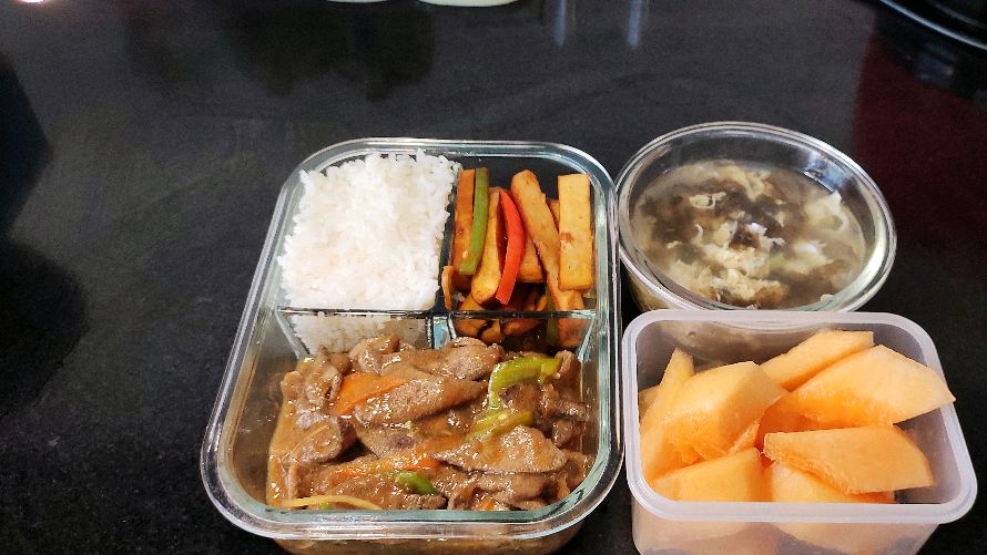 给老婆做午餐便当的第十九天,溜肝尖和尖椒炒豆腐干,简单家常菜