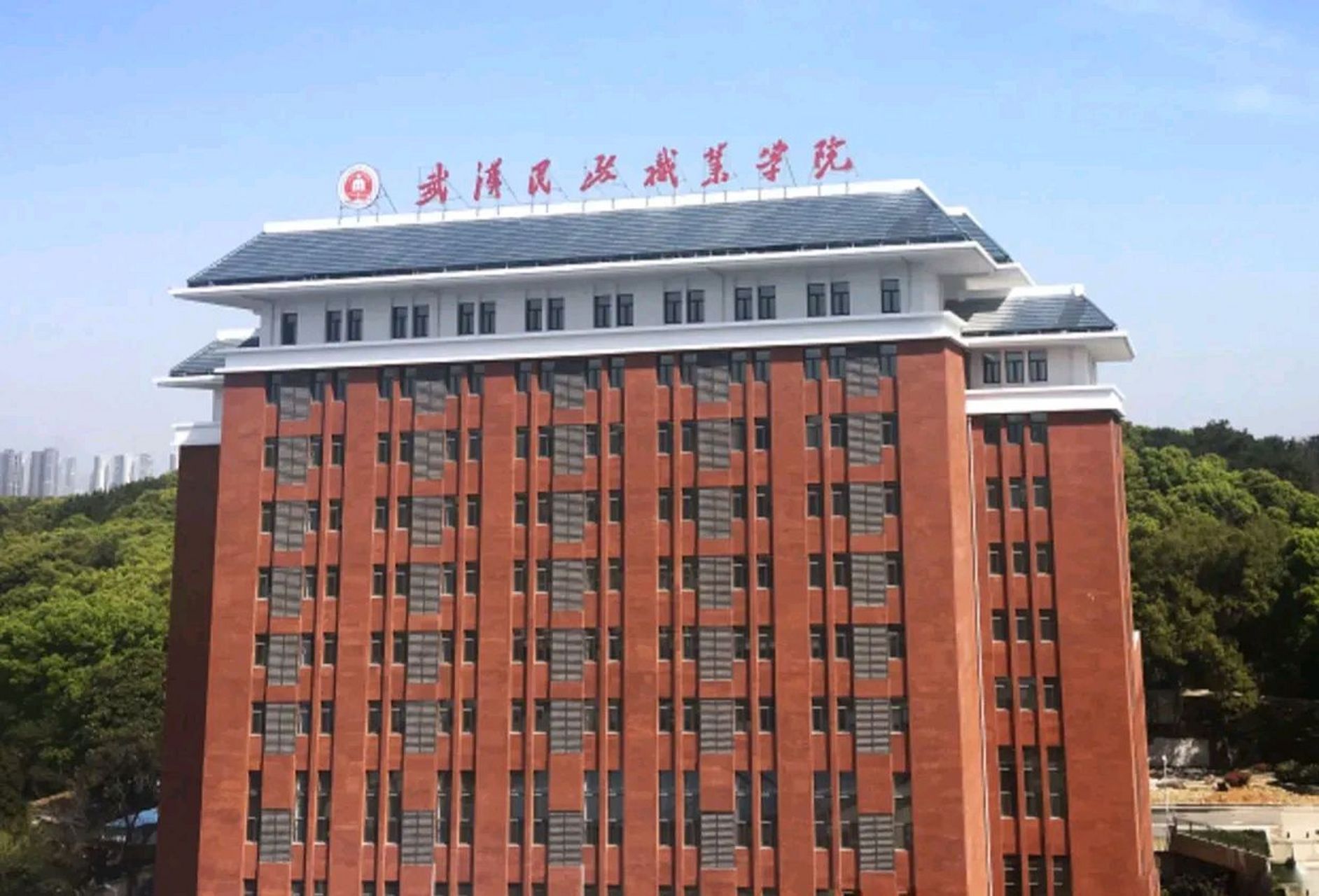 武汉高校民政职业学院回应老人82.